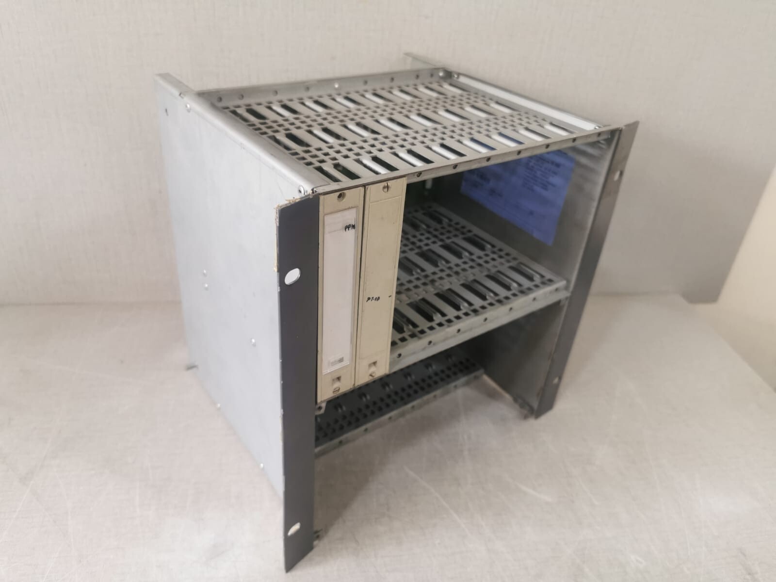 SIEGER 05701-A-0502 05701-A-0502 Iss. 7 SIEGER Rack Assembly 8 Way Front Access - RACK ONLY 7