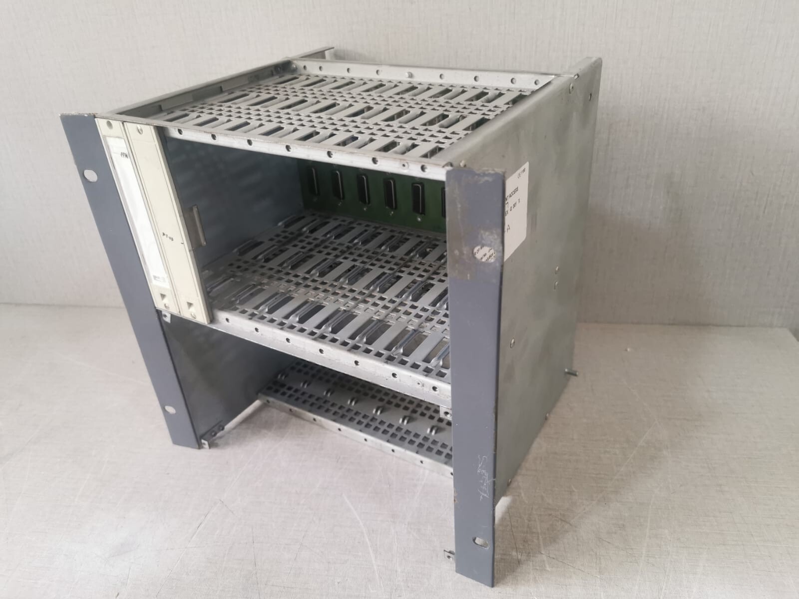 SIEGER 05701-A-0502 05701-A-0502 Iss. 7 SIEGER Rack Assembly 8 Way Front Access - RACK ONLY 8