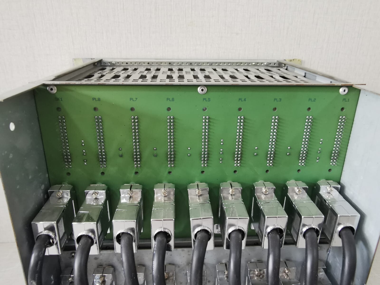 SIEGER 05701-A-0502 05701-A-0502 Iss. 7 SIEGER Rack Assembly 8 Way Front Access - RACK ONLY 10