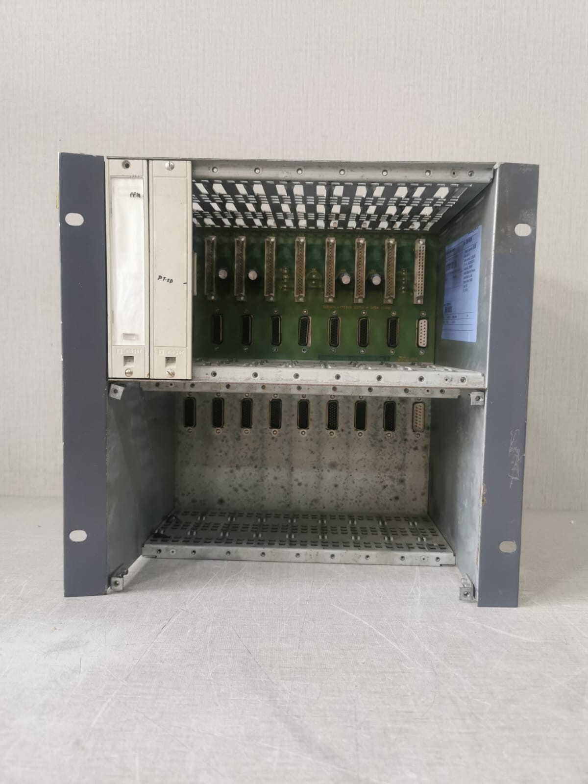 05701-A-0502 Iss. 7 SIEGER Rack Assembly 8 Way Front Access - RACK ONLY