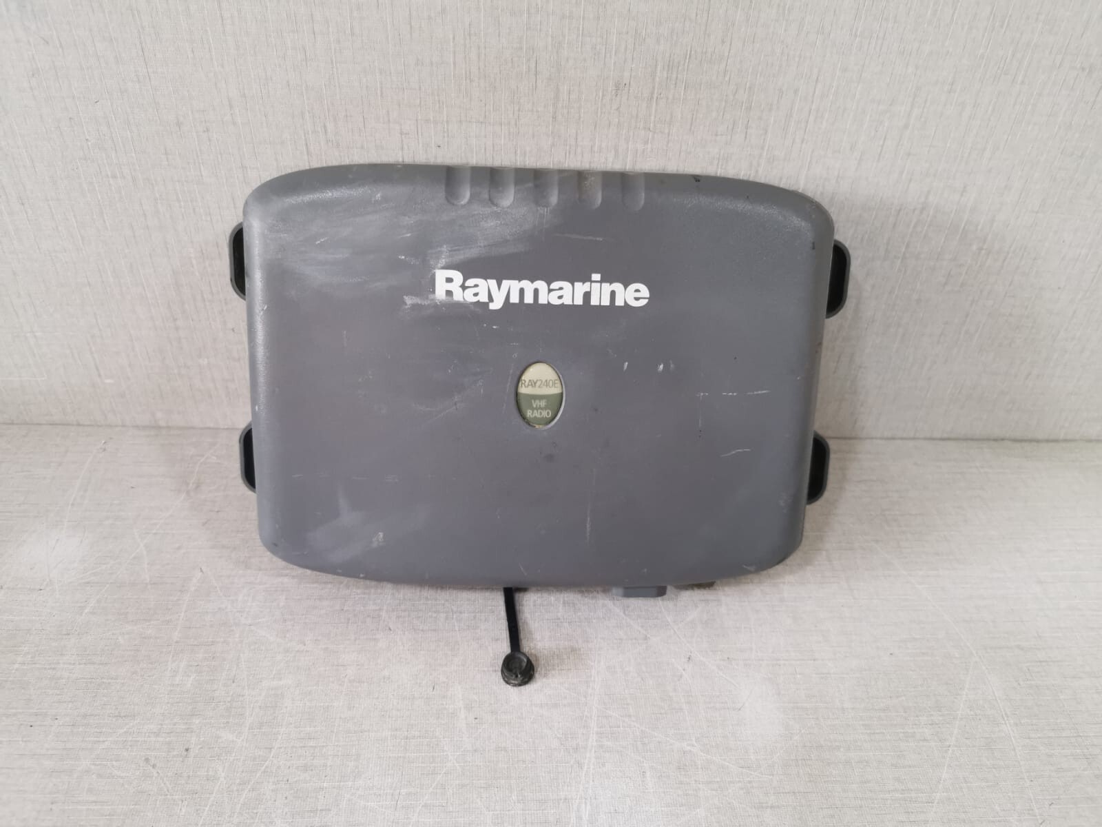 Raymarine RAY240E VHF Radio Transceiver R49131, 10.8-15.6VDC - Broken Cover Case