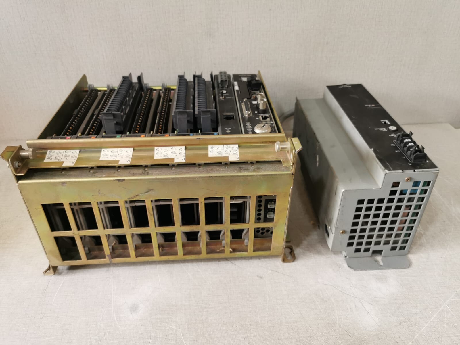Allen-Bradley 96815108 A01 Allen Bradley 1771-A2B B 8-Slot I/O Chassis WITH 1771-P7 D Power Supply 5