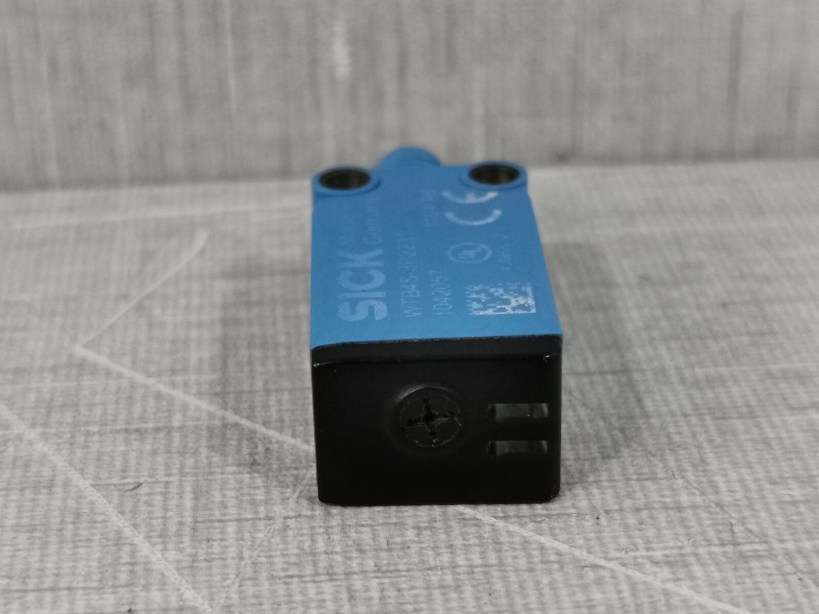 SICK WTB4S-3P2231 SICK WTB4S-3P2231 PHOTOELECTRIC PROXIMITY SENSOR 3