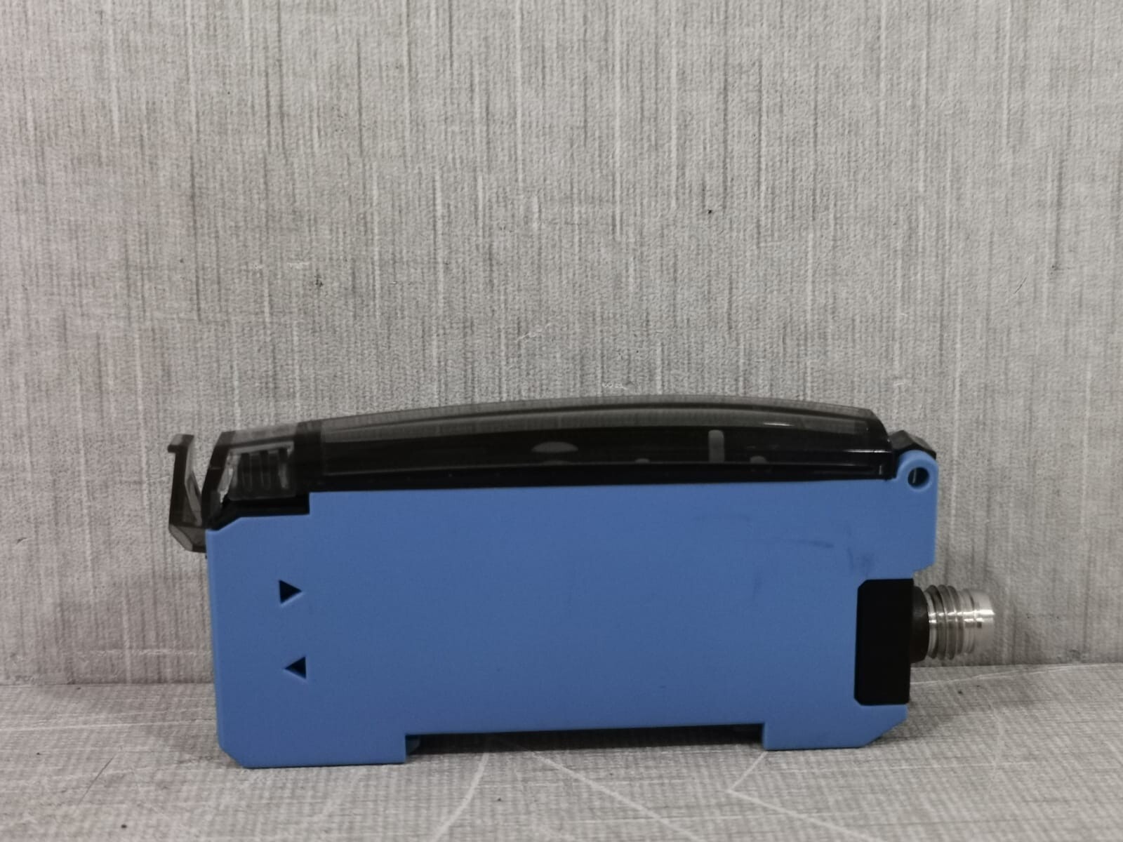 SICK WLL170T-2P430 SICK WLL170T-2P430 FIBER OPTIC SENSOR 4