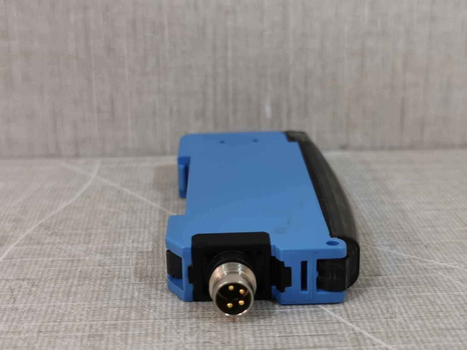 SICK WLL170T-2P430 SICK WLL170T-2P430 FIBER OPTIC SENSOR 5