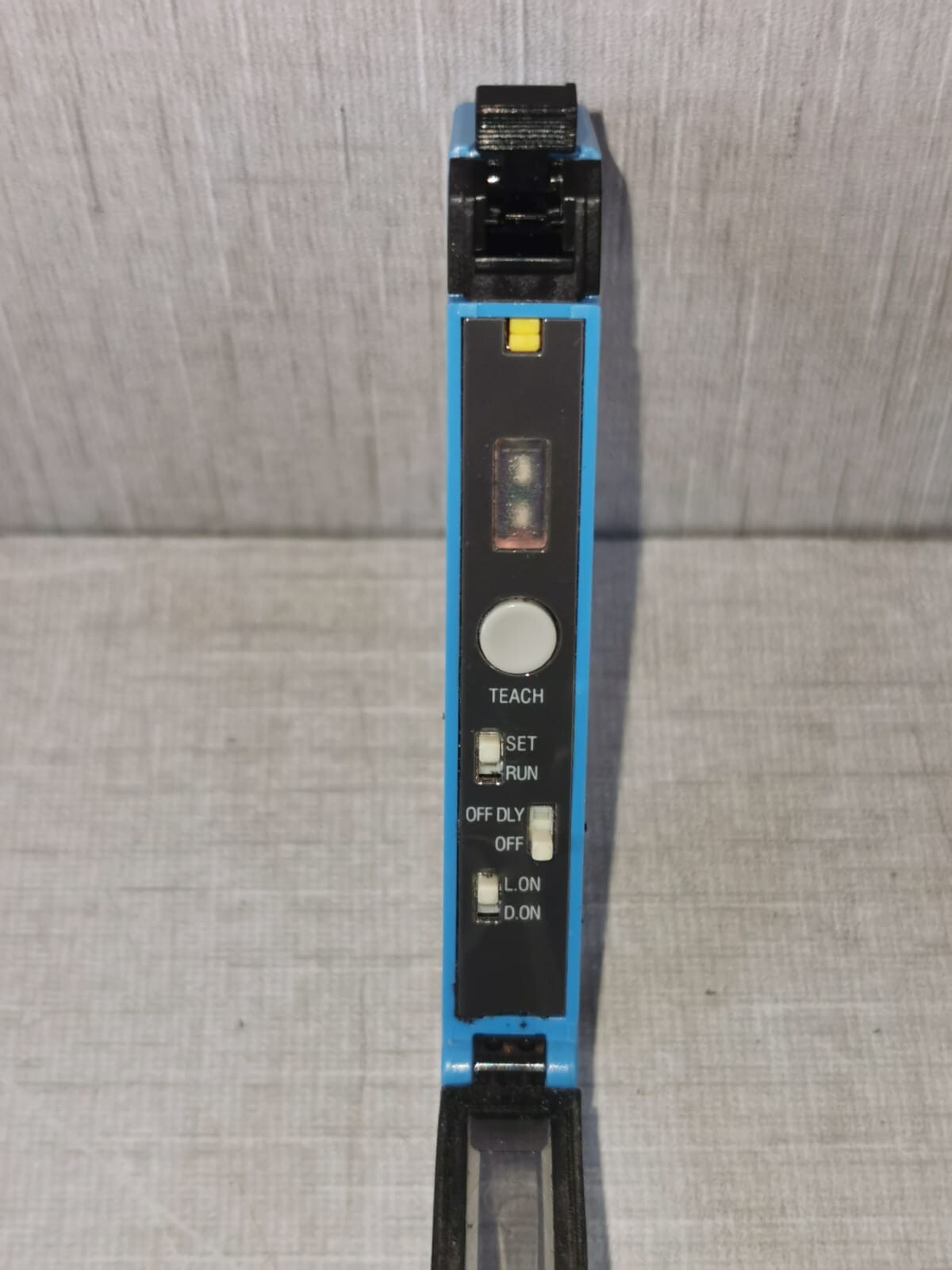 SICK WLL170T-2P430 SICK WLL170T-2P430 FIBER OPTIC SENSOR 9