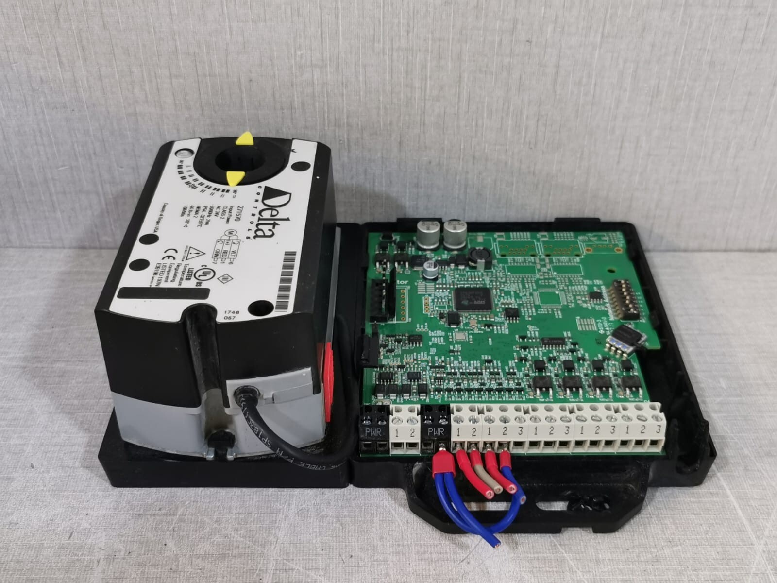 DELTA CONTROLS EZV-440 DELTA CONTROLS EZV-440-AMP ENTELIZONE PROGRAMMABLE VAV CONTROLLER- MISSING PART 6