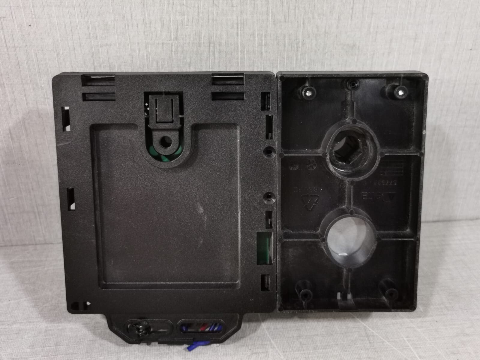 DELTA CONTROLS EZV-440 DELTA CONTROLS EZV-440-AMP ENTELIZONE PROGRAMMABLE VAV CONTROLLER- MISSING PART 10