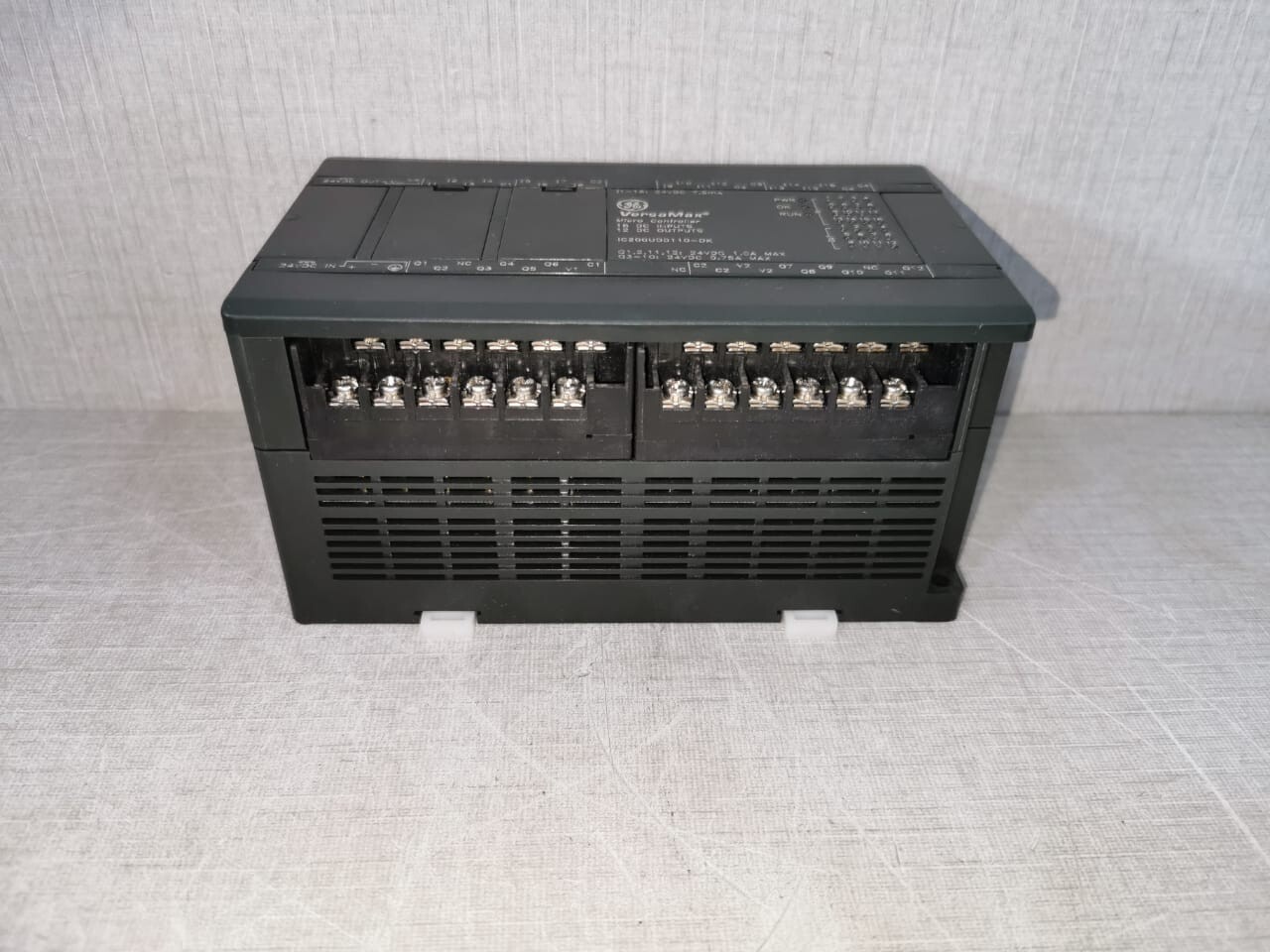 GE Fanuc IC200UDD110-DK GE Fanuc IC200UDD110-DK VersaMax Micro Controller 16 Inputs 12 Outputs 24VDC, 1A 9