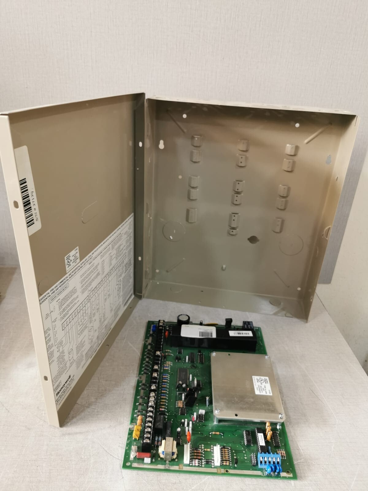 Honeywell VISTA-128BPT Honeywell VISTA-128BPT / SAV128BPT Vista Turbo Series Alarm Control - NO KEY 2