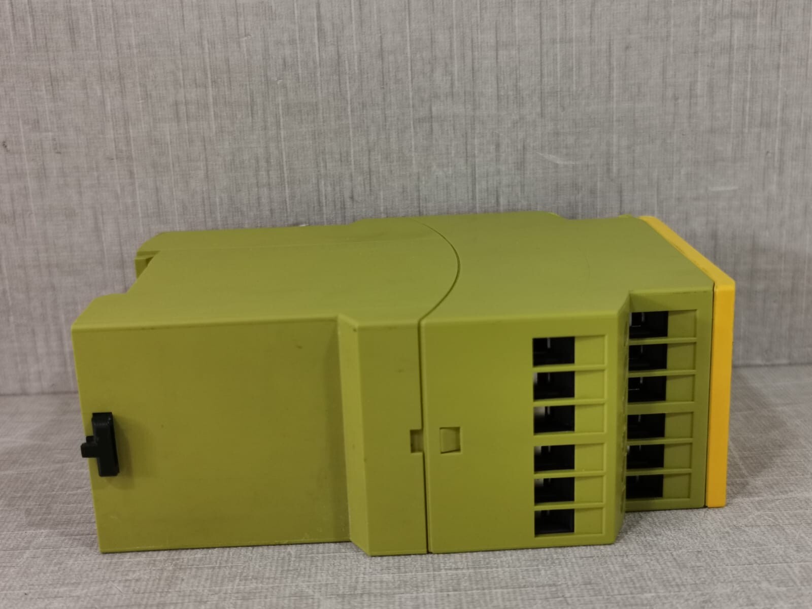 Pilz PNOZ X3 PILZ PNOZ X3 24VAC 24VDC 3n/0 1n/c 1so SAFETY RELAY 6