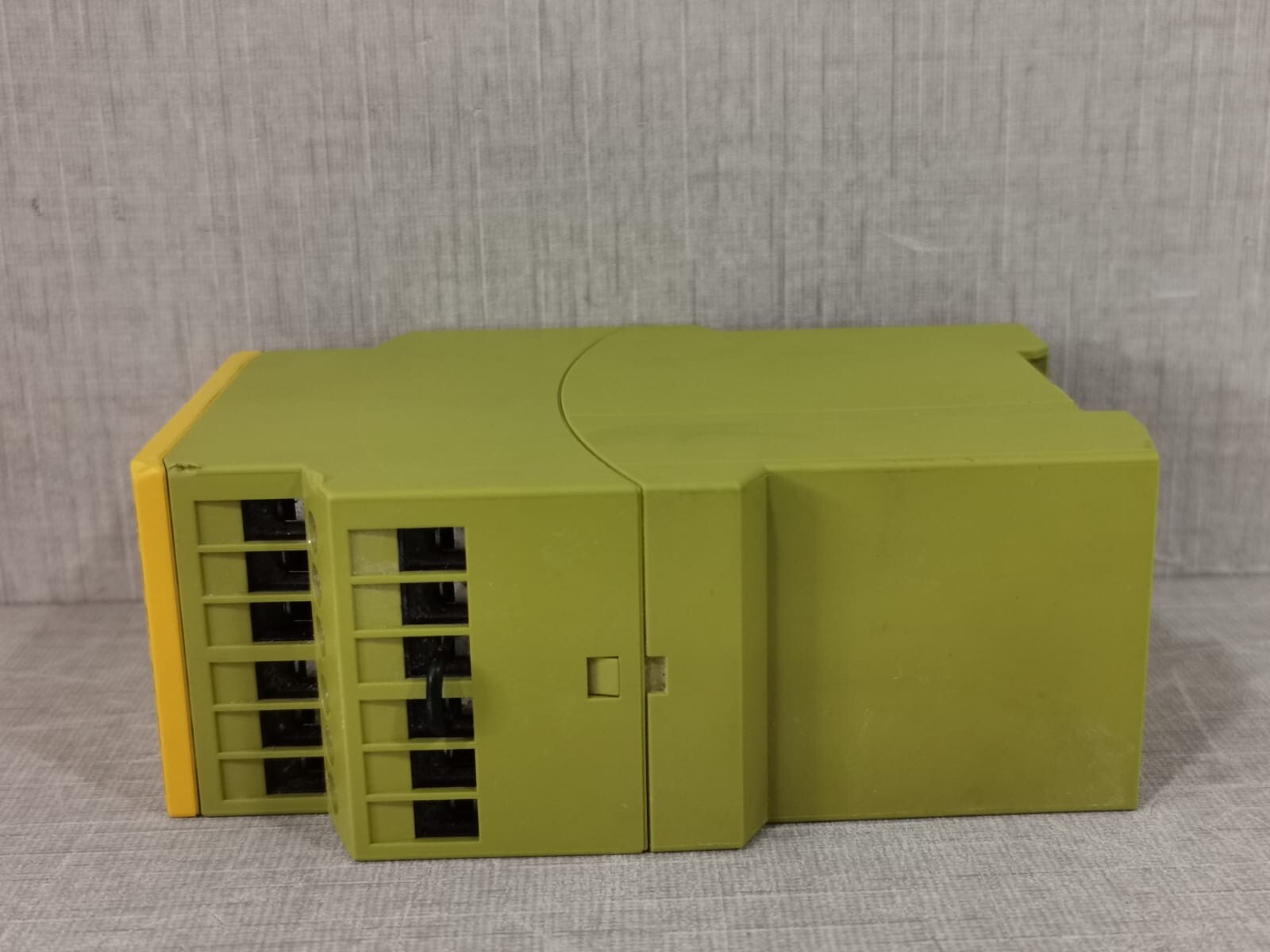 Pilz PNOZ X3 PILZ PNOZ X3 24VAC 24VDC 3n/0 1n/c 1so SAFETY RELAY 7
