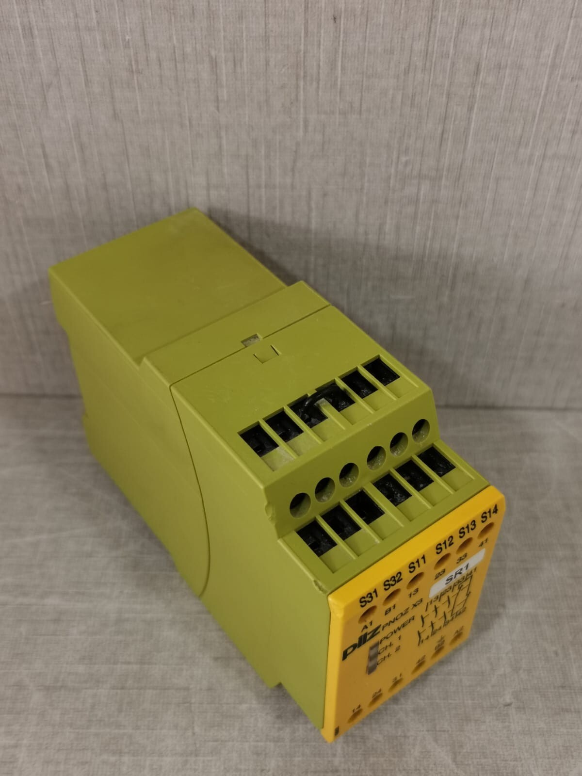 Pilz PNOZ X3 PILZ PNOZ X3 24VAC 24VDC 3n/0 1n/c 1so SAFETY RELAY 9