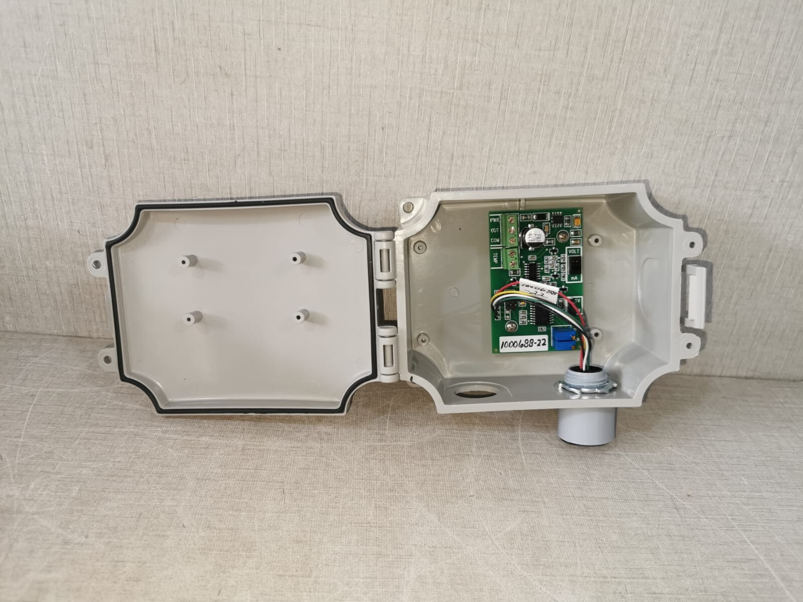 Greystone Energy Systems Inc. RH300A05K RH300A Greystone RH300A05K Humidity Transducer O.S.A 5% 20K Thermistor 4