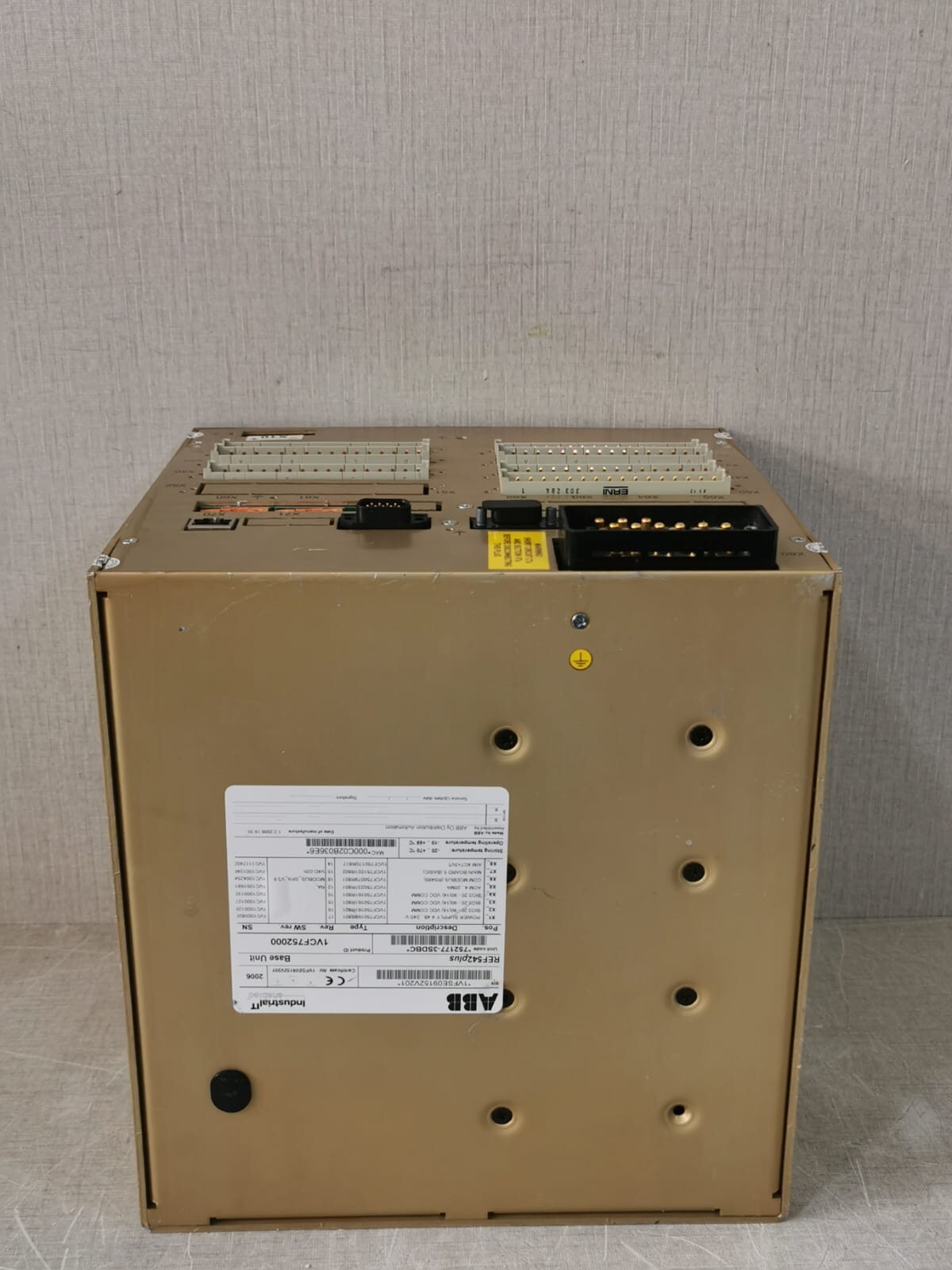 ABB 1VFSE09152V201 ABB REF542PLUS 1VFSE09152V201/ 1VCF752000 BASE UNIT - UNIT ONLY 8