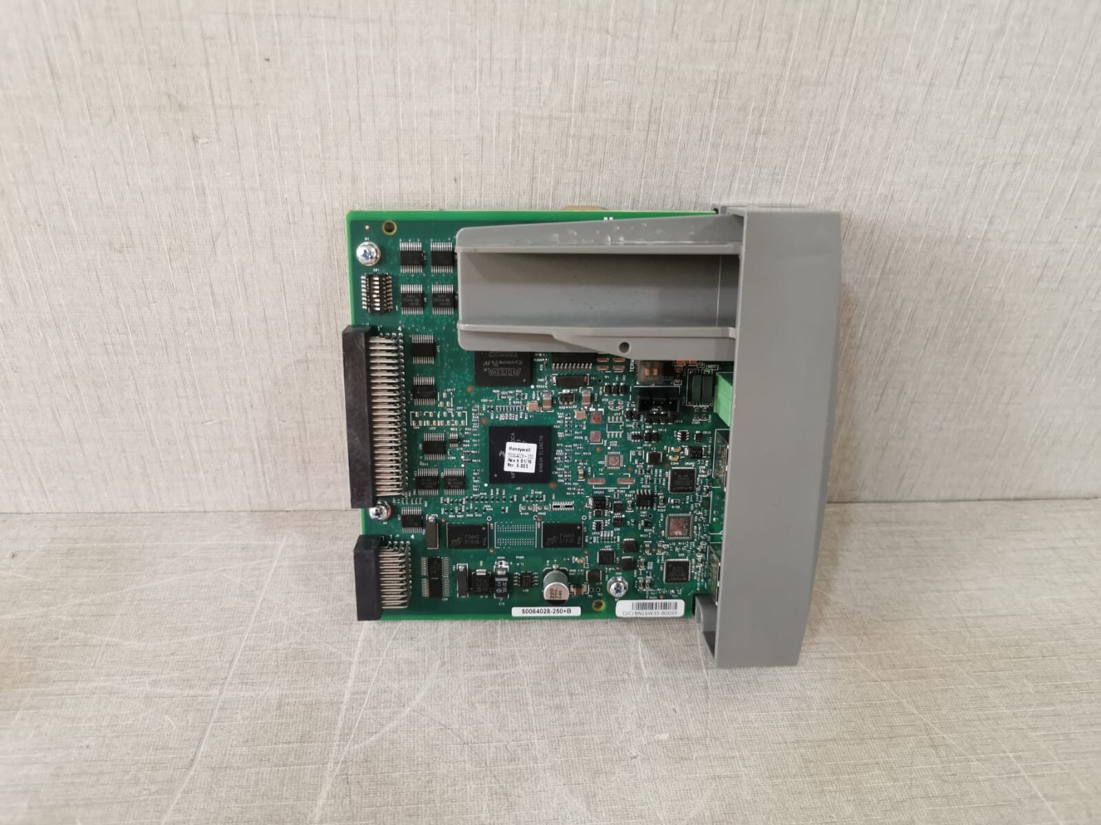 Honeywell HC900-SIL-S75S Honeywell HC900-SIL-S75S / 900S75S-0360-00 Redundant Scanner 2 Port 9