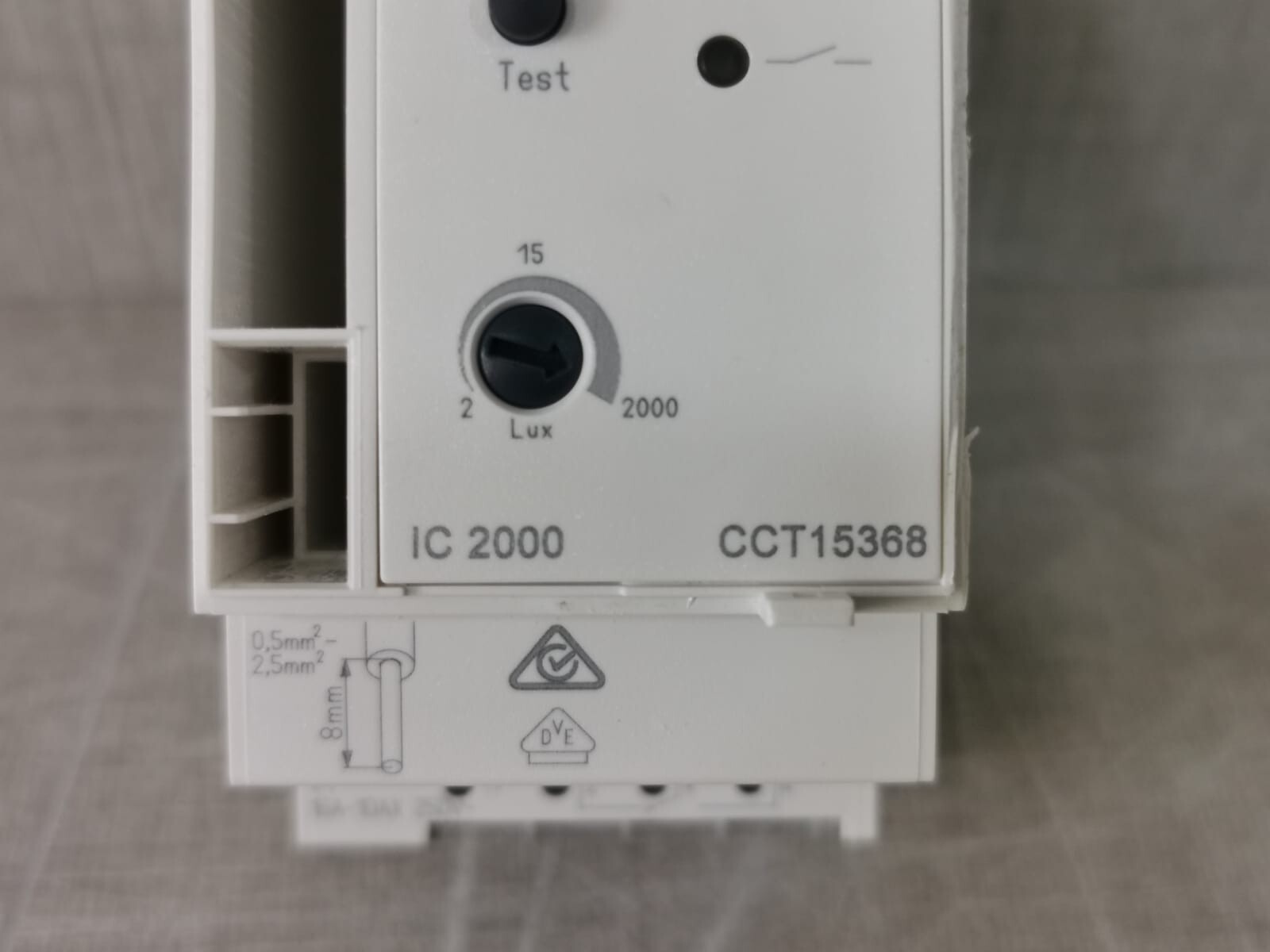 Schneider Electric IC2000 SCHNEIDER ELECTRIC CCT15368 ACTI9 IC2000 TWILIGHT SWITCH-W/O COVER & DAMAGE PART 2