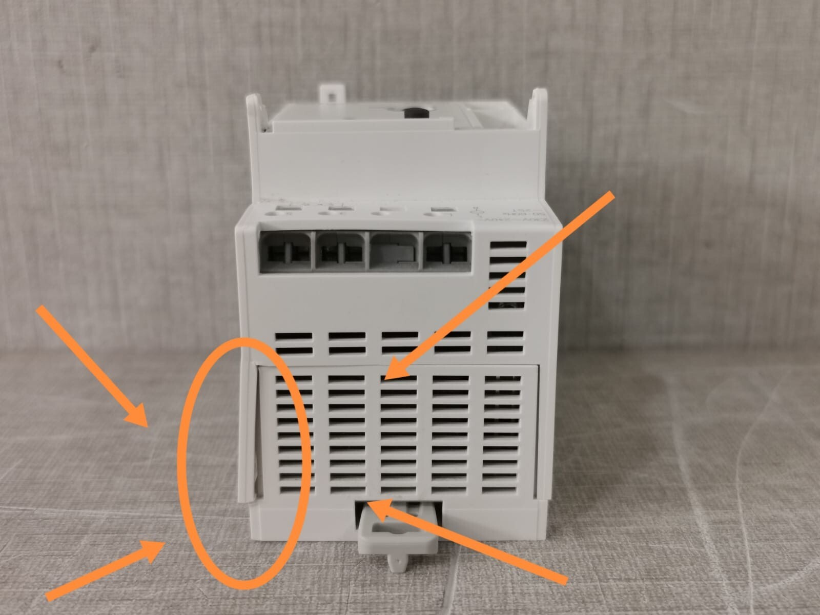 Schneider Electric IC2000 SCHNEIDER ELECTRIC CCT15368 ACTI9 IC2000 TWILIGHT SWITCH-W/O COVER & DAMAGE PART 7