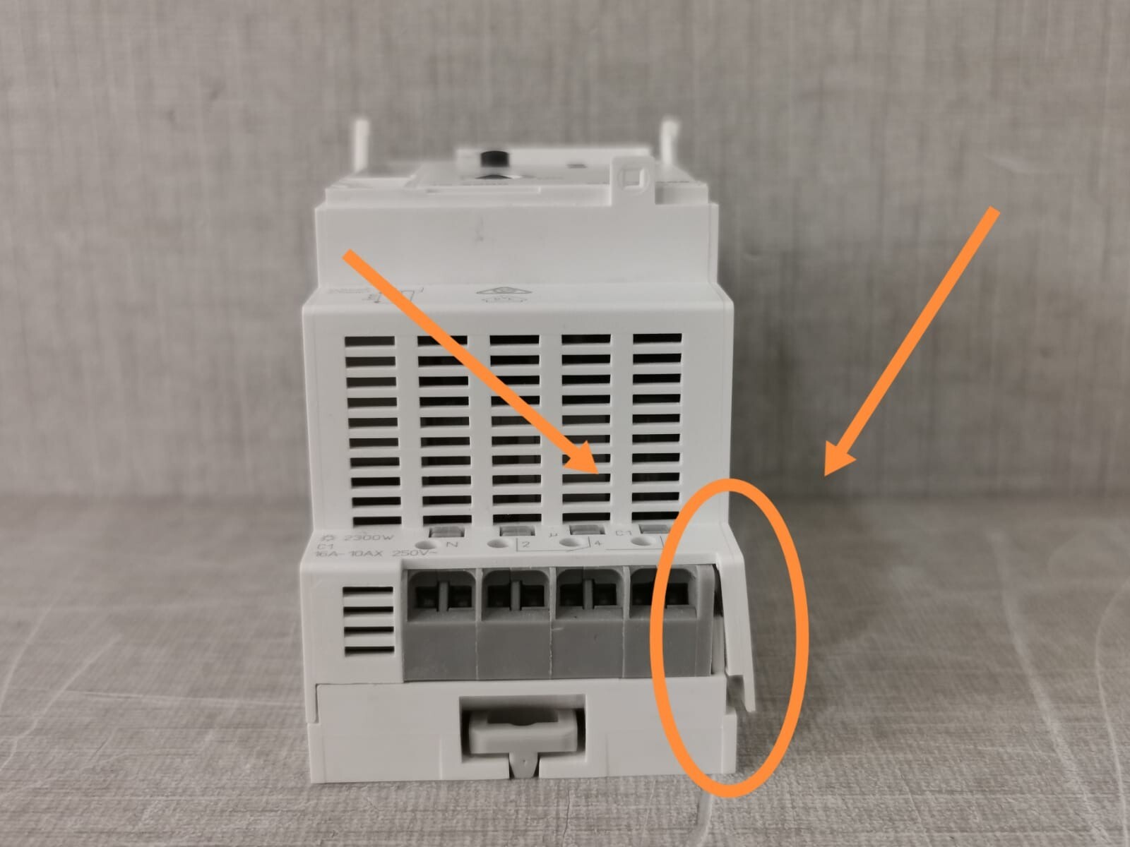 Schneider Electric IC2000 SCHNEIDER ELECTRIC CCT15368 ACTI9 IC2000 TWILIGHT SWITCH-W/O COVER & DAMAGE PART 8