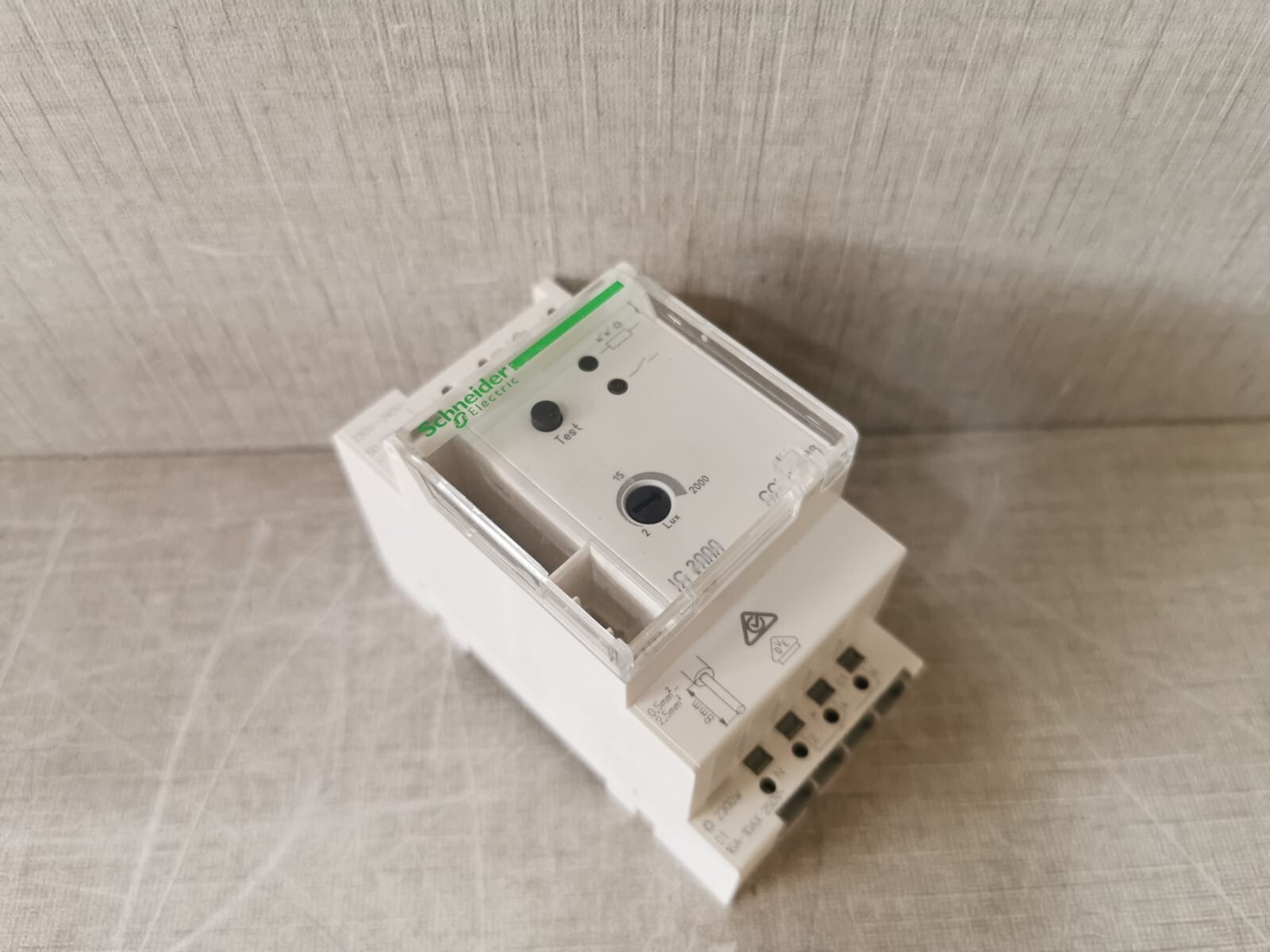 Schneider Electric IC2000 SCHNEIDER ELECTRIC CCT15368 ACTI9 IC2000 TWILIGHT SWITCH 9