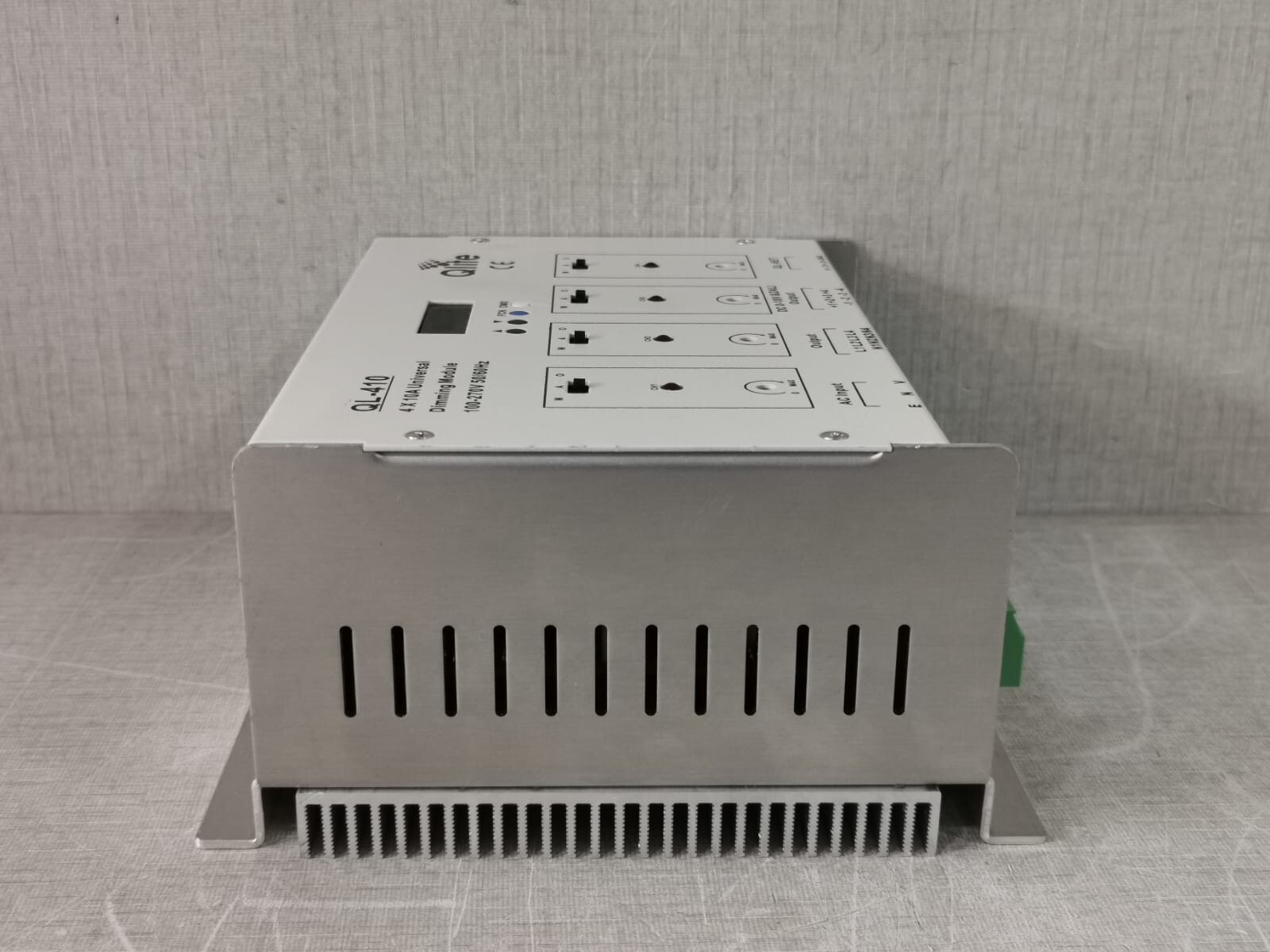 QLITE QL-410 QLITE QL-410 4X10A UNIVERSAL DIMMING MODULE 100-270V 50/60Hz 9