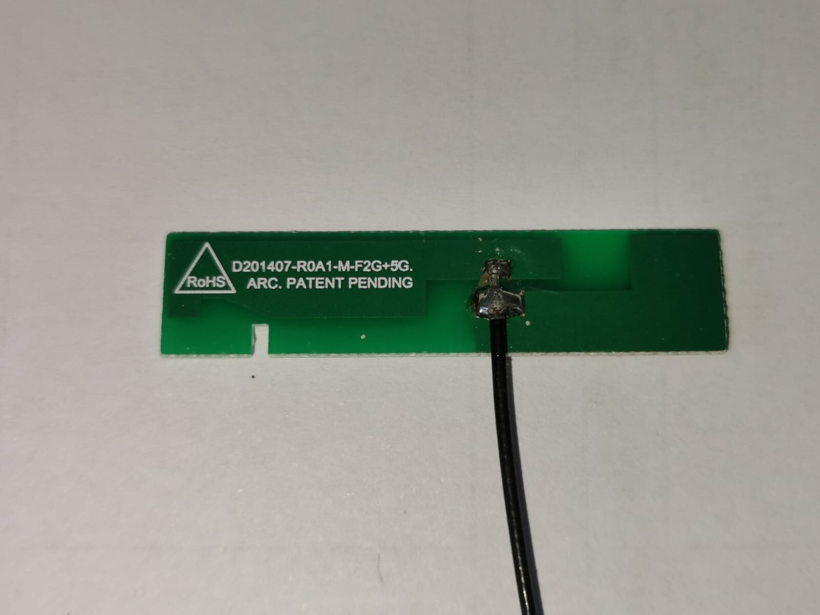UNKNOWN D201407-R0A1-M-F2G+5G D201407-R0A1-M-F2G+5G EMBEDDED ANTENNA(24CM CABLE 2