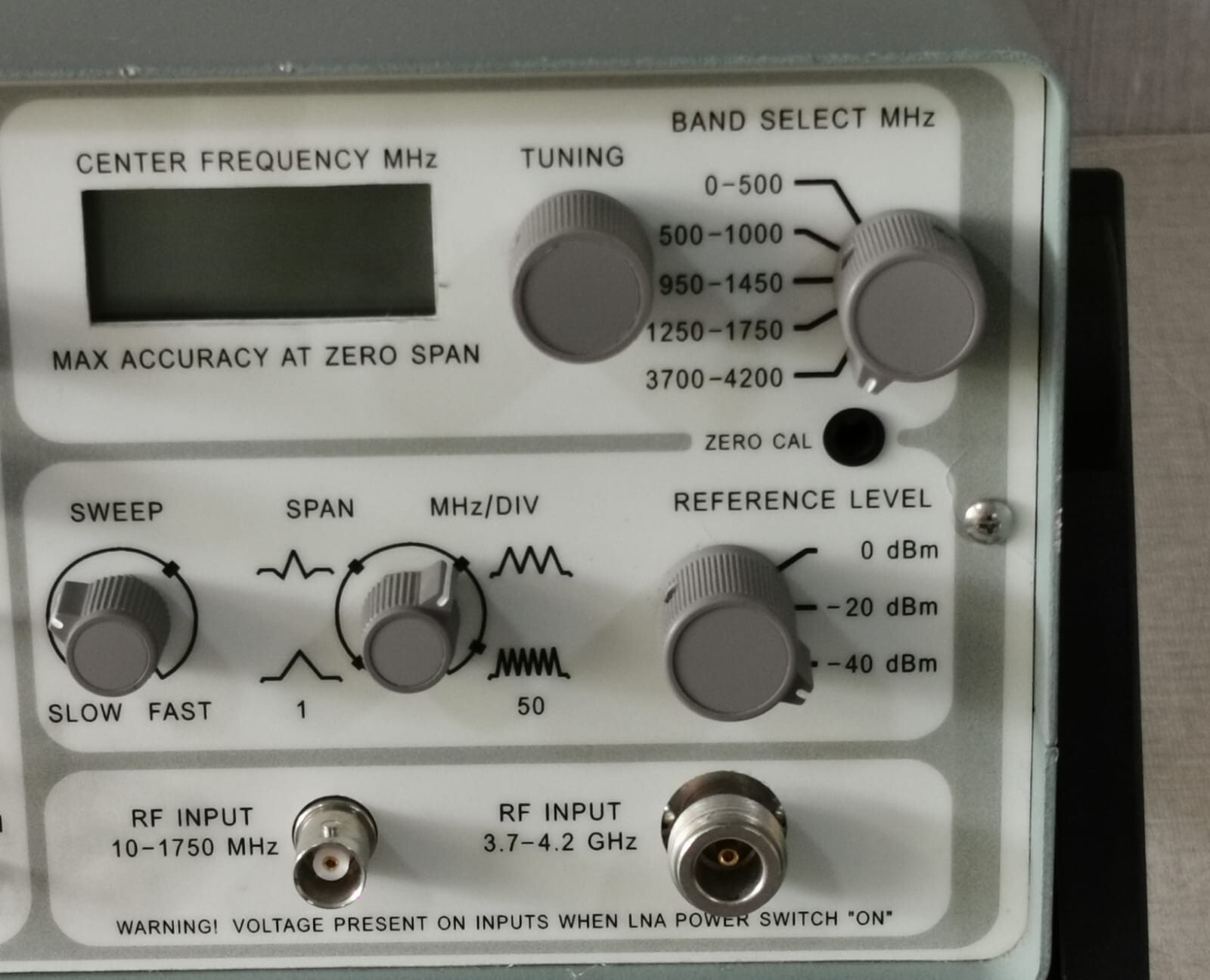 AVCOM PSA-37D AVCOM PSA-37D Portable Spectrum Analyzer 8
