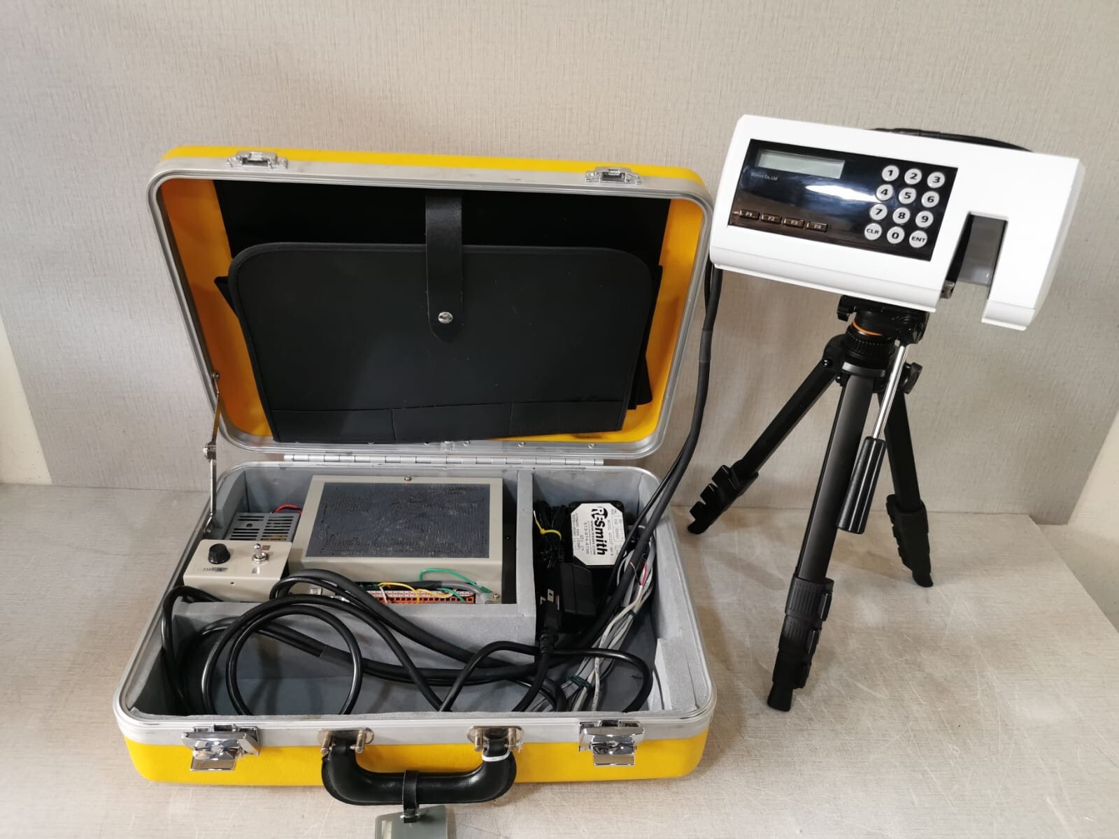 Bionics VA-100 Bionics VA-100 Control System with Velbon Light D25-D TriPod 2