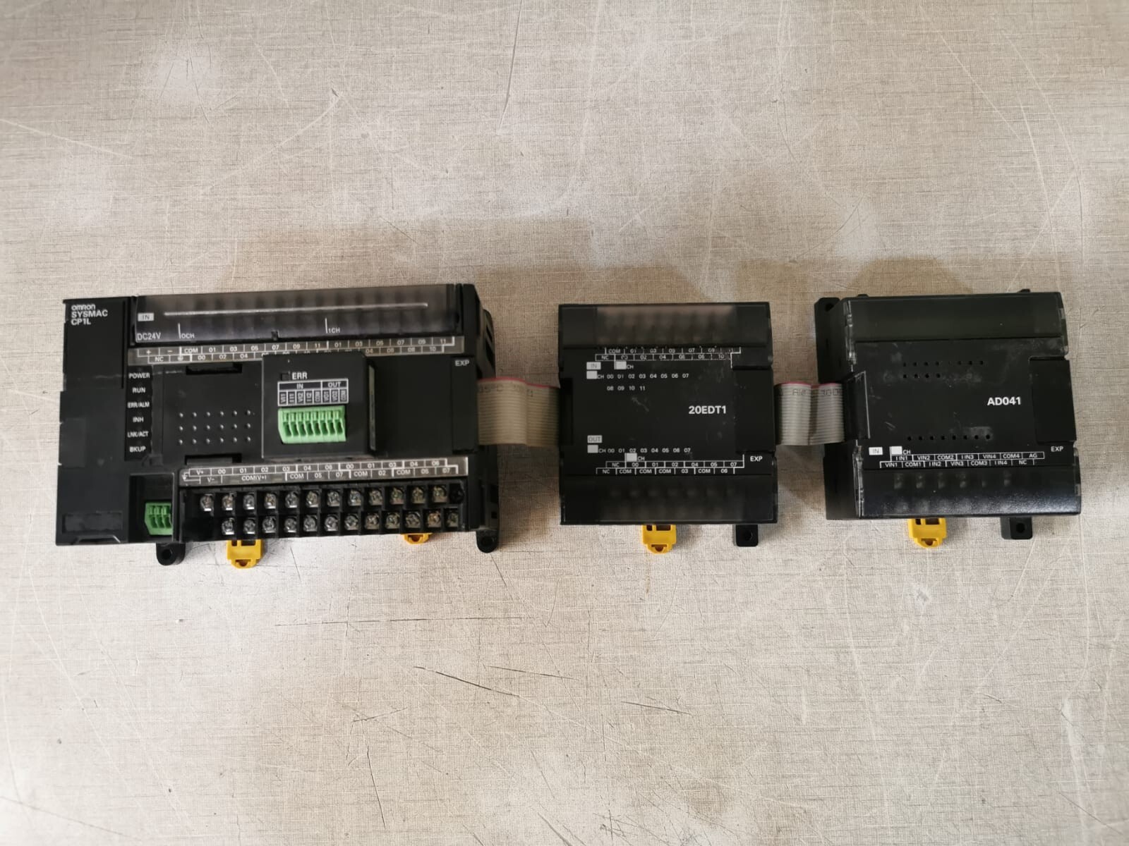 Omron CP1L-EM40DT1-D + CP1W-20EDT1 + CP1W-AD041 Omron CP1L EM40DT1 D + CP1W 20EDT1 + CP1W AD041 Sysmac CP1L EM40DT1 D Controller + CP1W 20EDT1 + CP1W AD041 I/O Module 2
