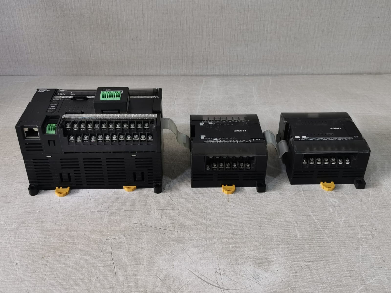 Omron CP1L-EM40DT1-D + CP1W-20EDT1 + CP1W-AD041 Omron CP1L EM40DT1 D + CP1W 20EDT1 + CP1W AD041 Sysmac CP1L EM40DT1 D Controller + CP1W 20EDT1 + CP1W AD041 I/O Module 7