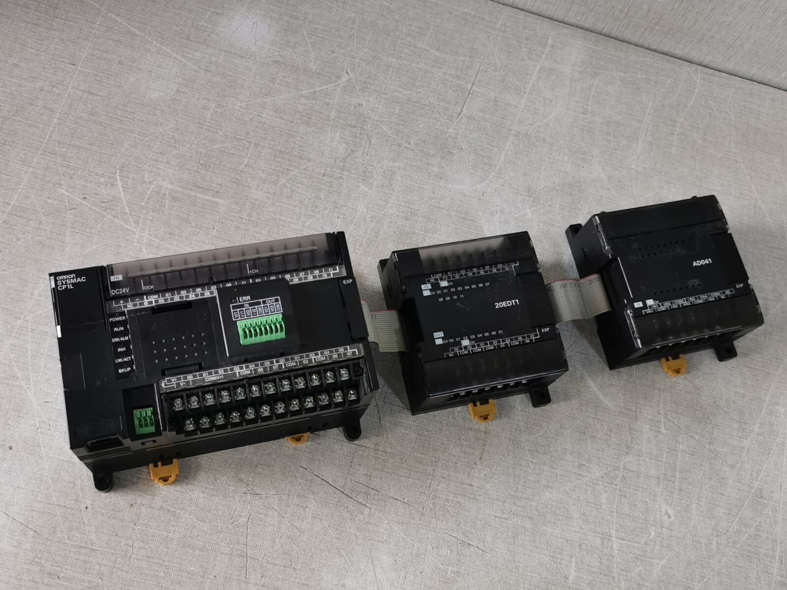 Omron CP1L-EM40DT1-D + CP1W-20EDT1 + CP1W-AD041 Omron CP1L EM40DT1 D + CP1W 20EDT1 + CP1W AD041 Sysmac CP1L EM40DT1 D Controller + CP1W 20EDT1 + CP1W AD041 I/O Module 9