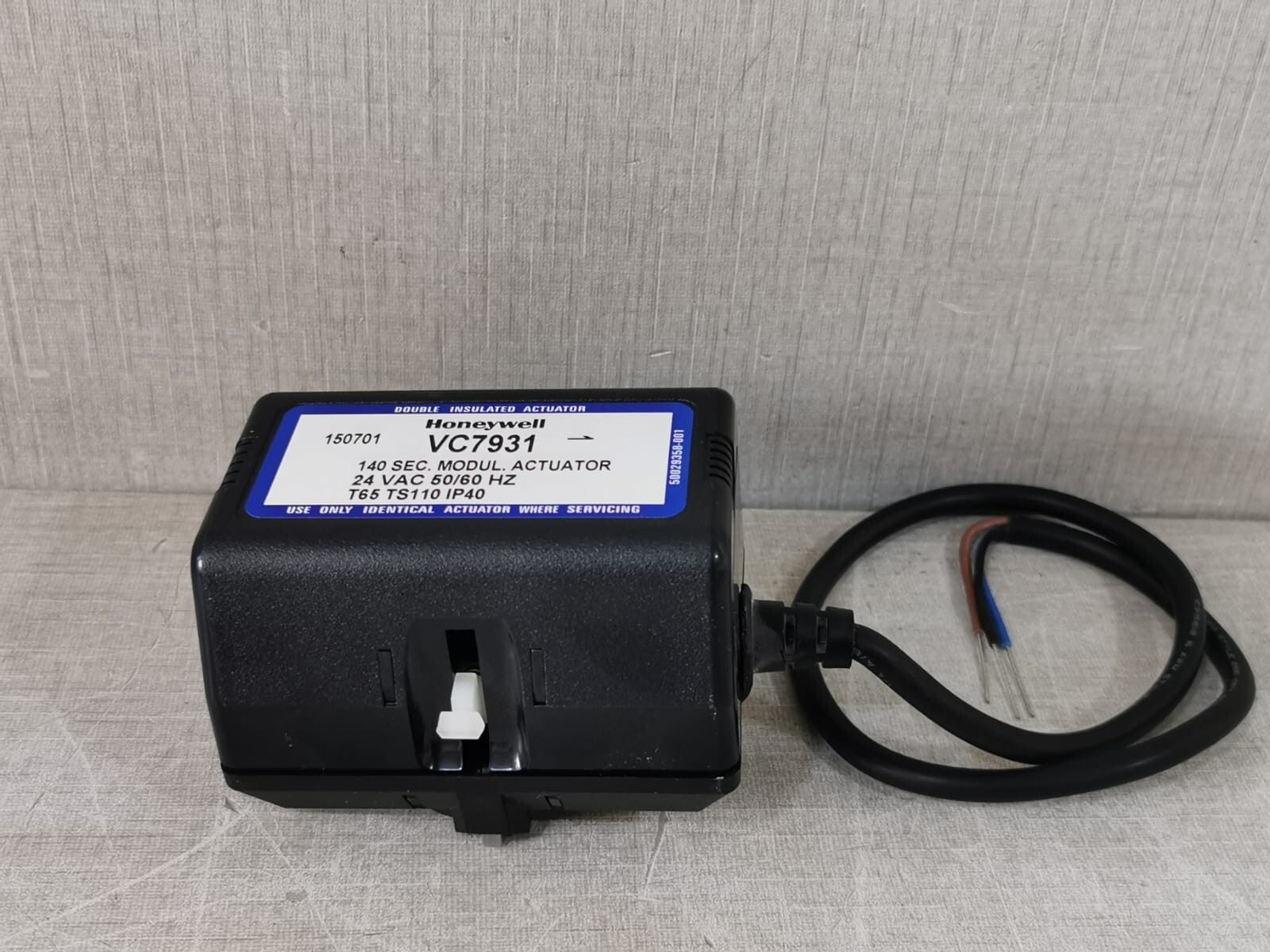 Honeywell VC7931ZZ11T HONEYWELL VC7931/VC7931ZZ11T MODULATING VC VALVE ACTUATOR W/ CABLE 5