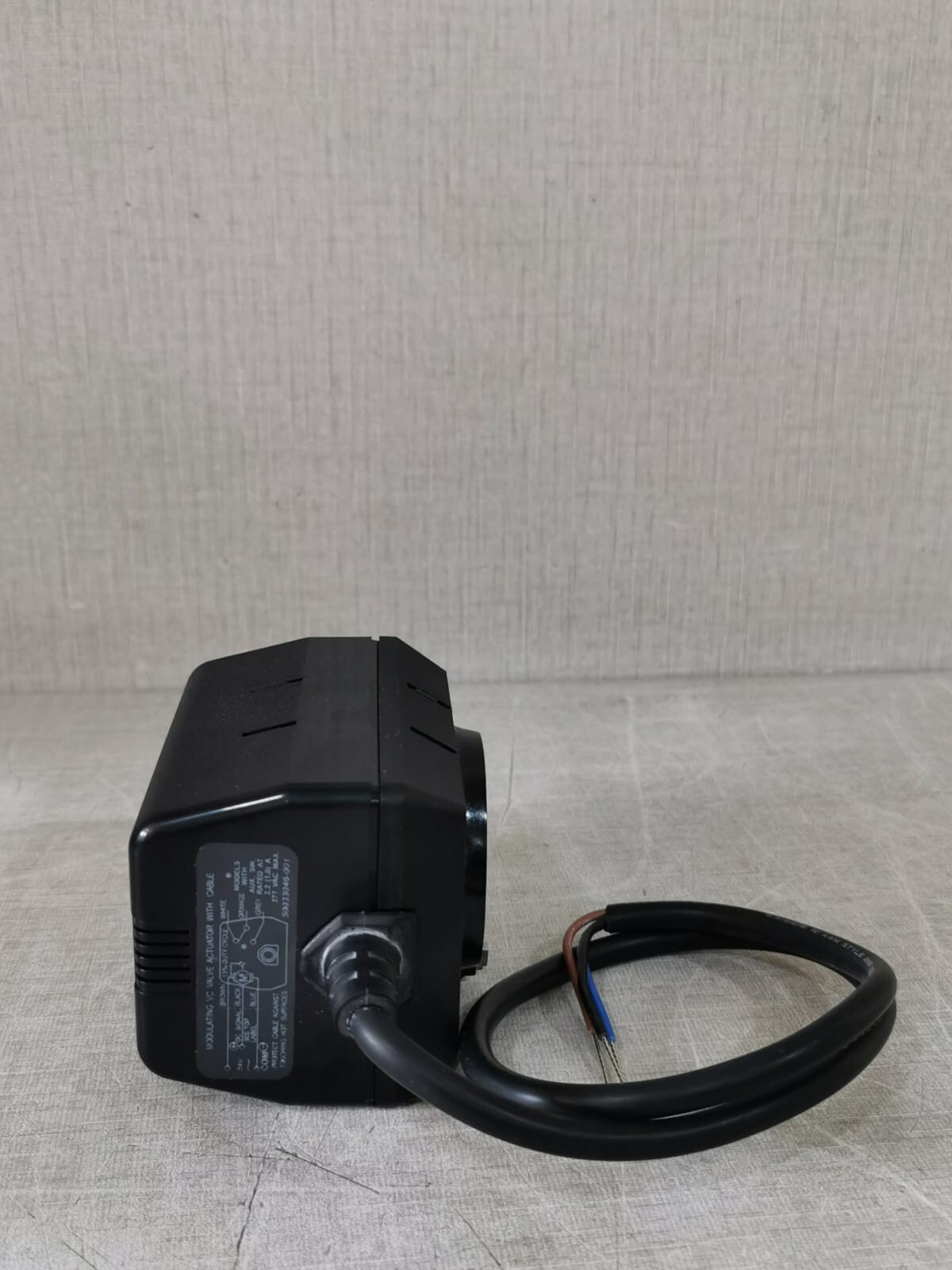 Honeywell VC7931ZZ11T HONEYWELL VC7931/VC7931ZZ11T MODULATING VC VALVE ACTUATOR W/ CABLE 8