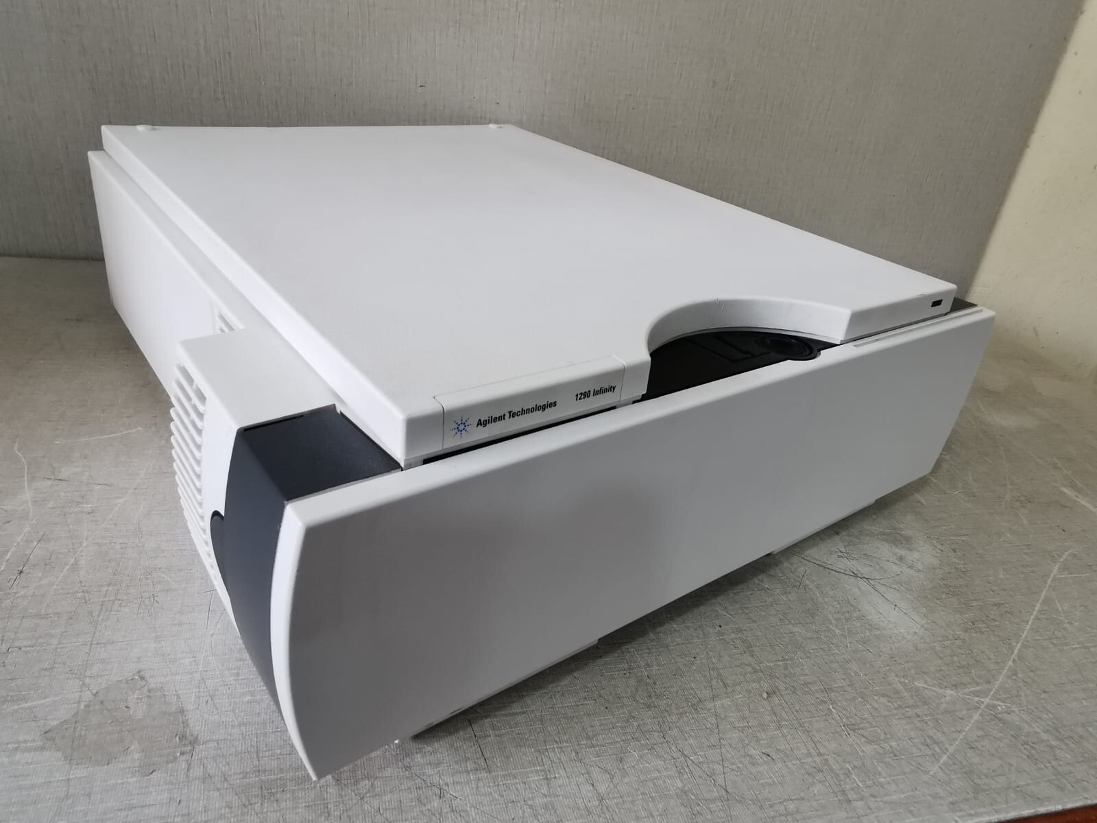 Agilent Technologies G1316C Agilent 1290 Infinity G1316C Thermostatted Column Compartment 6