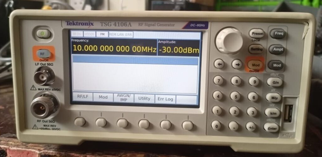 Tektronix TSG4106A Tektronix TSG 4106A / TSG4106A B030471 RF Signal Generator 5