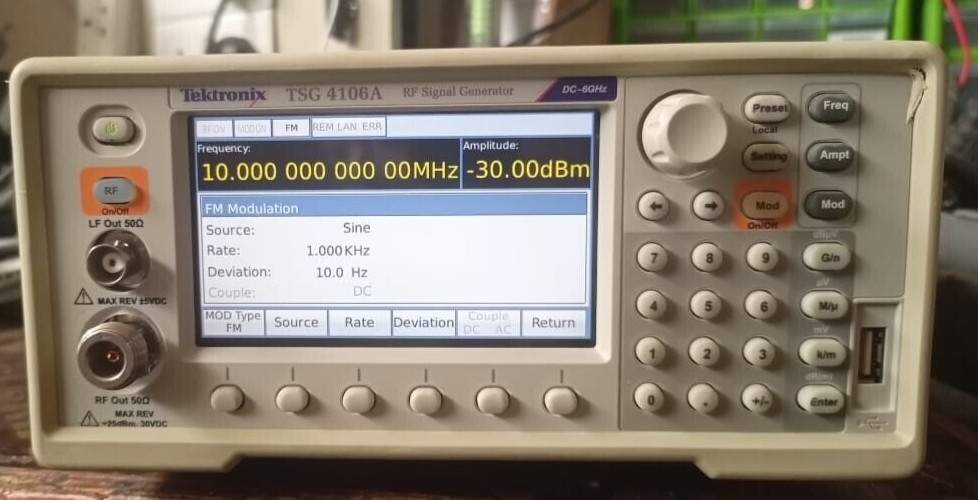 Tektronix TSG4106A Tektronix TSG 4106A / TSG4106A B030471 RF Signal Generator 6