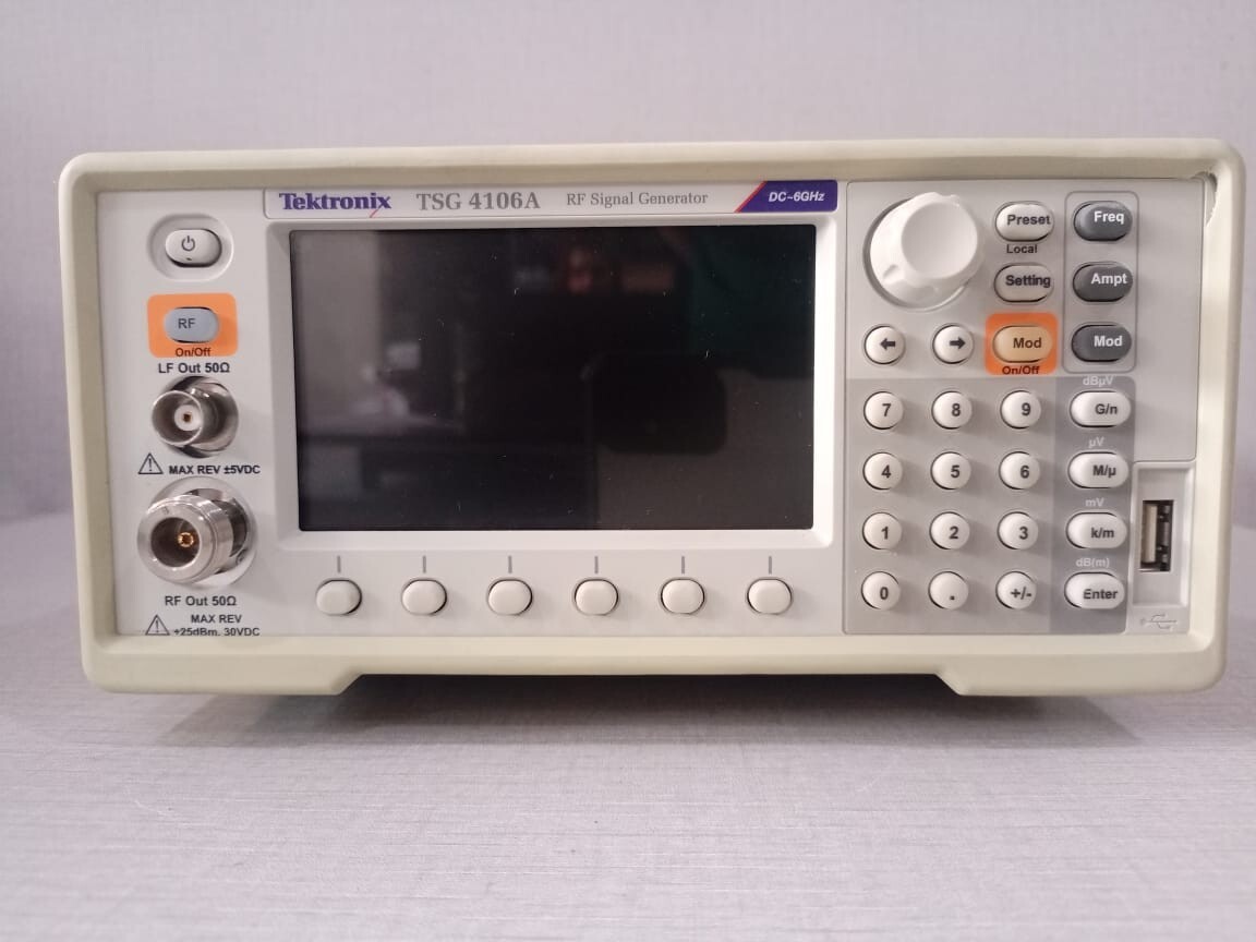 Tektronix TSG4106A Tektronix TSG 4106A / TSG4106A B030471 RF Signal Generator 9