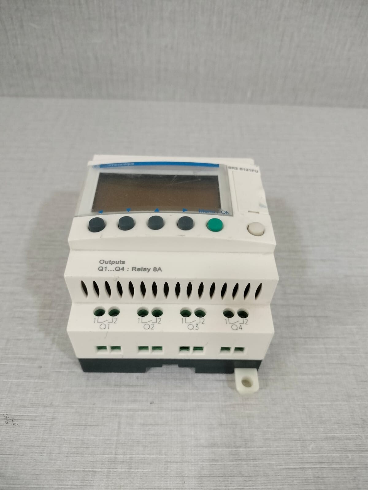 Schneider Electric SR2 B121FU TELEMECANIQUE SR2 B121FU 100-240VAC LOGIC RELAY 7
