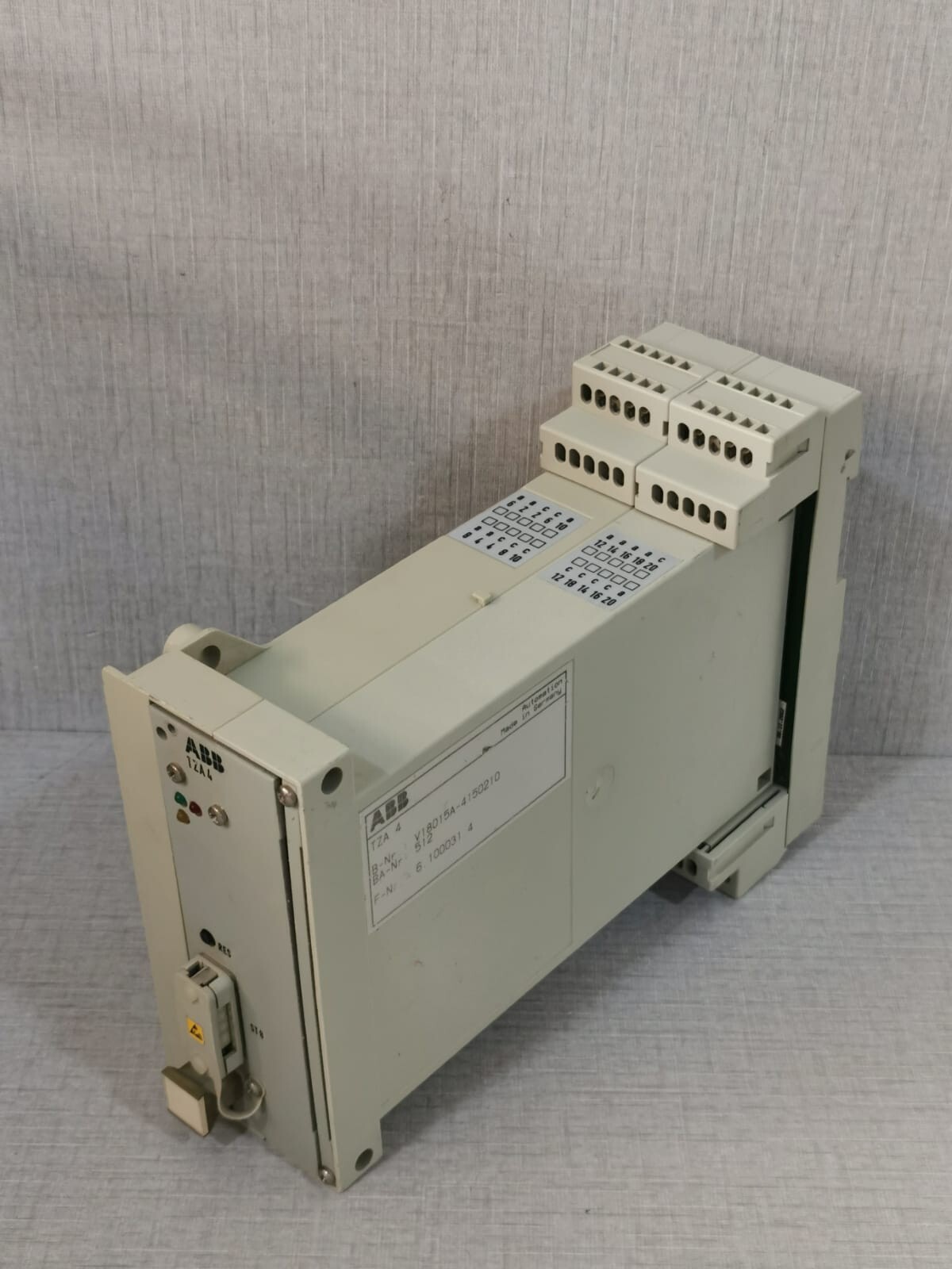 ABB V18015A-4150210 ABB TZA4 DIGITAL MEASURING COMPUTER V18015A-4150210 2