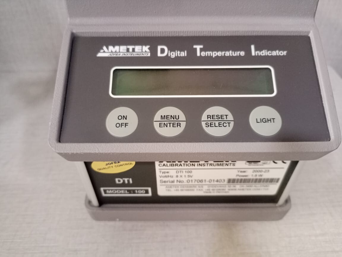 AMETEK DTI-100 Ametek Calibration Instruments DTI-100 Digital Temperature Indicator 2