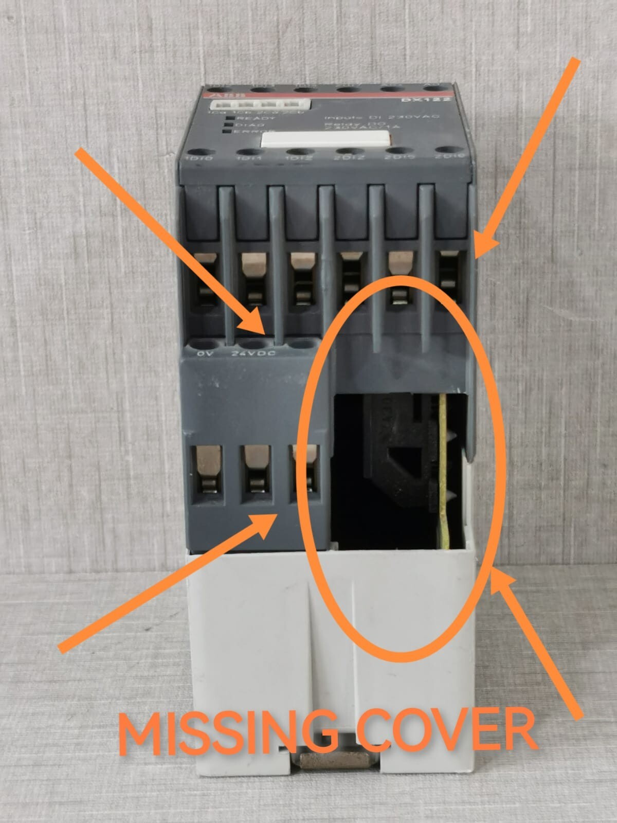 ABB 1SAJ622000R0101 ABB DX122 /1SAJ622000R0101 DX122-FBP.0 A4 MODULE FOR UMC100-WITHOUT COVER 6