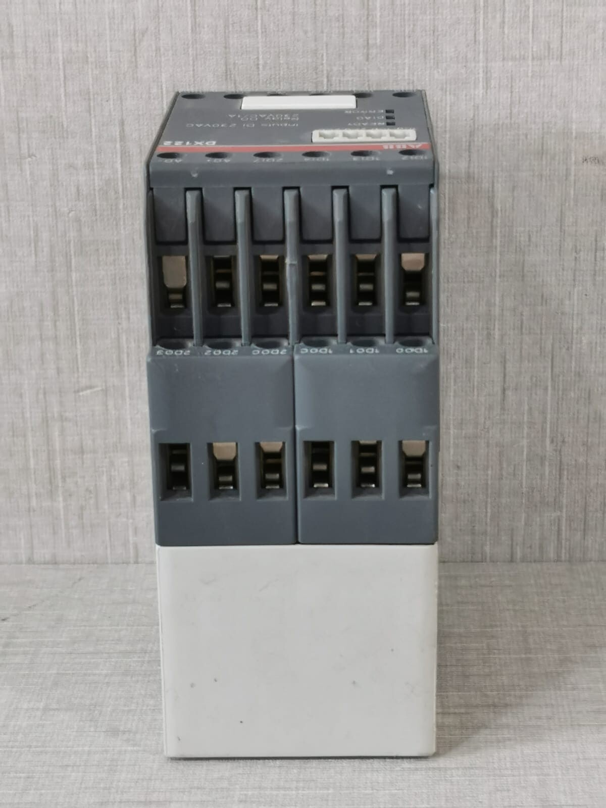 ABB 1SAJ622000R0101 ABB DX122 /1SAJ622000R0101 DX122-FBP.0 A4 MODULE FOR UMC100-WITHOUT COVER 7