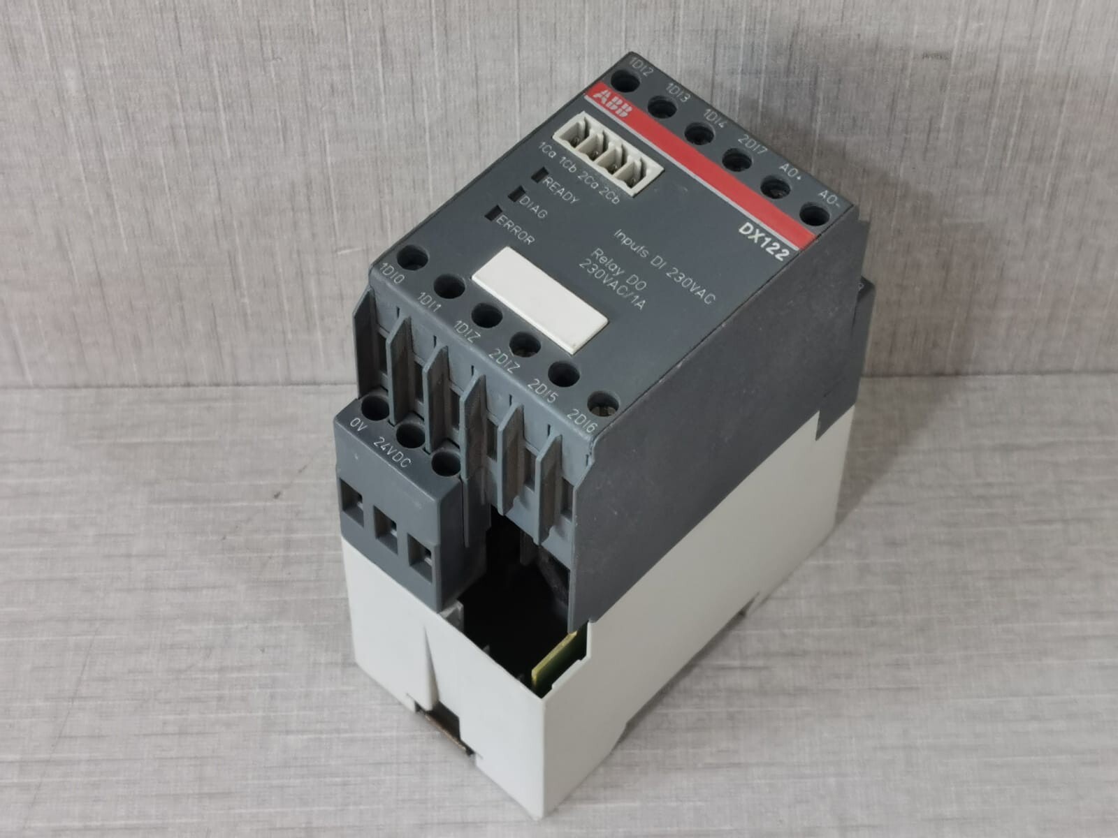 ABB 1SAJ622000R0101 ABB DX122 /1SAJ622000R0101 DX122-FBP.0 A4 MODULE FOR UMC100-WITHOUT COVER 8