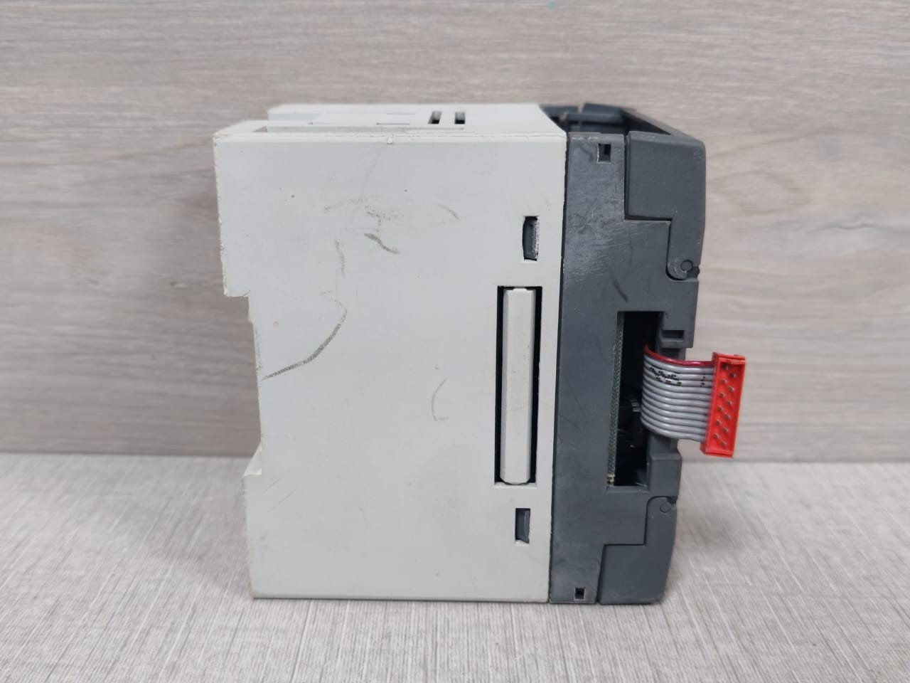 ABB XI16E1-E4.0 ABB XI16E1-E4.0 Extension Digital Input Module 16 24VDC INPUTS 1SBP260100R1001 4