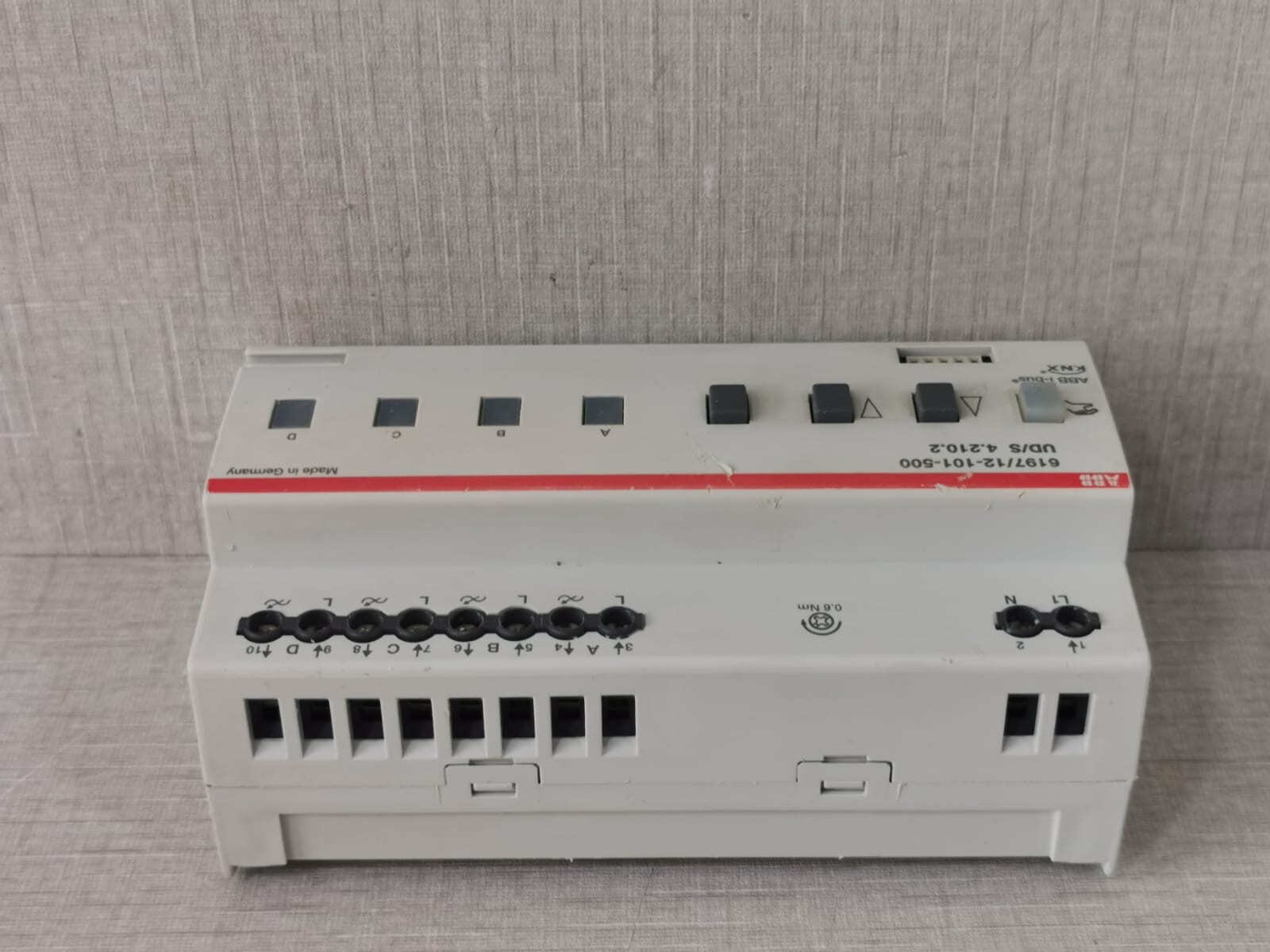 ABB 6197/12-101-500 ABB UD/S 4.210.2 UNIVERSAL DIMMING ACTUATOR 6197/12-101-500 3
