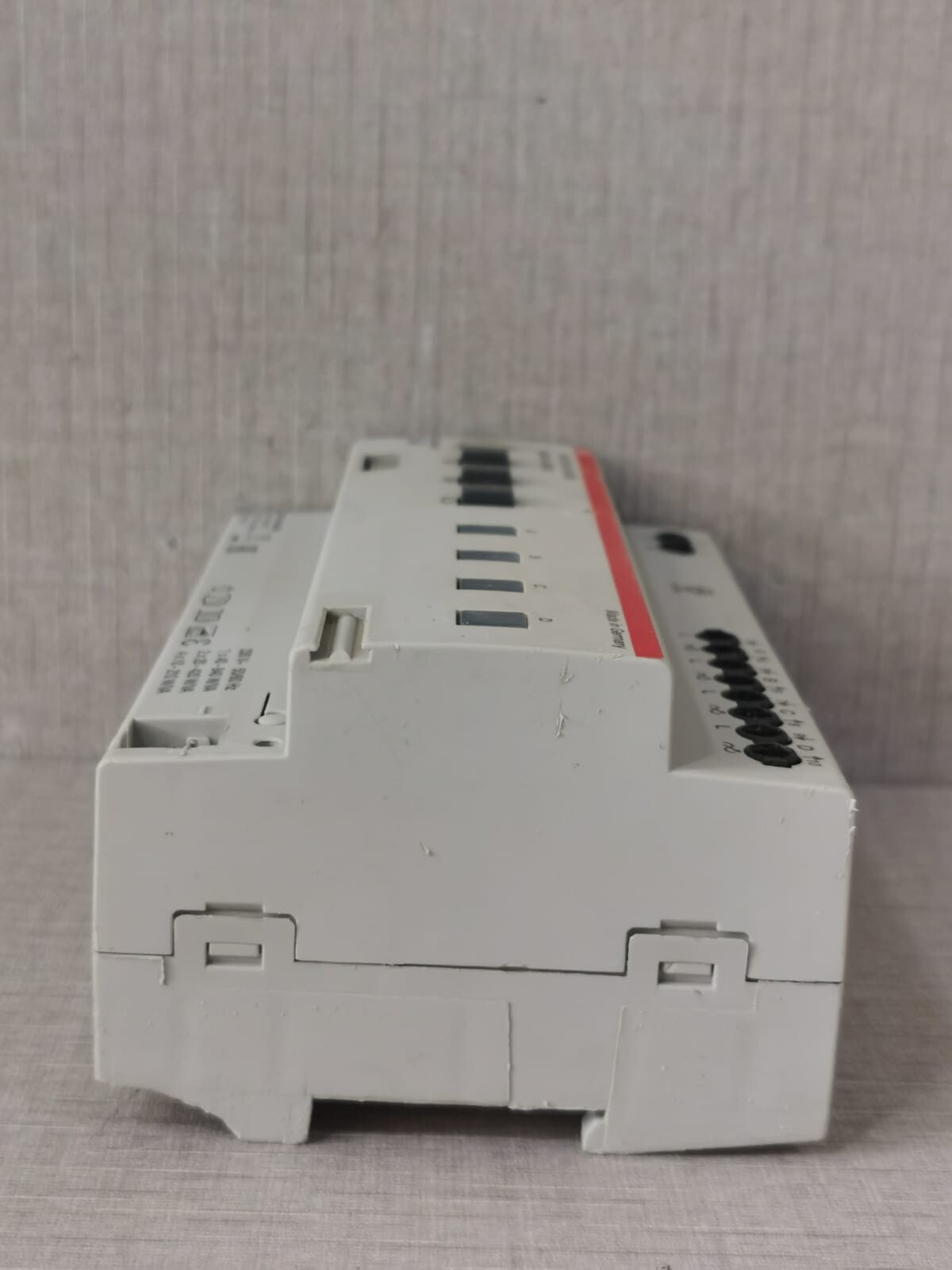 ABB 6197/12-101-500 ABB UD/S 4.210.2 UNIVERSAL DIMMING ACTUATOR 6197/12-101-500 5