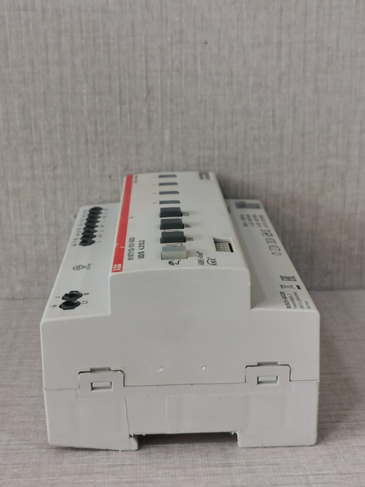 ABB 6197/12-101-500 ABB UD/S 4.210.2 UNIVERSAL DIMMING ACTUATOR 6197/12-101-500 6