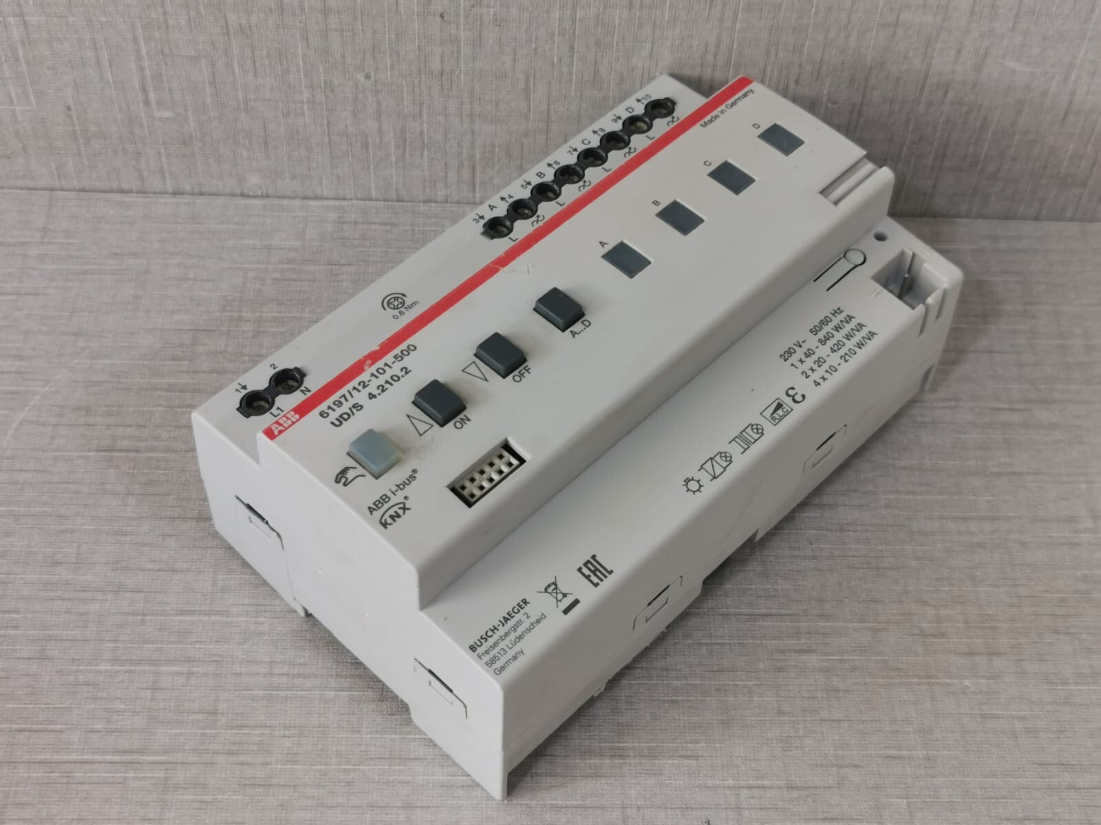 ABB 6197/12-101-500 ABB UD/S 4.210.2 UNIVERSAL DIMMING ACTUATOR 6197/12-101-500 7