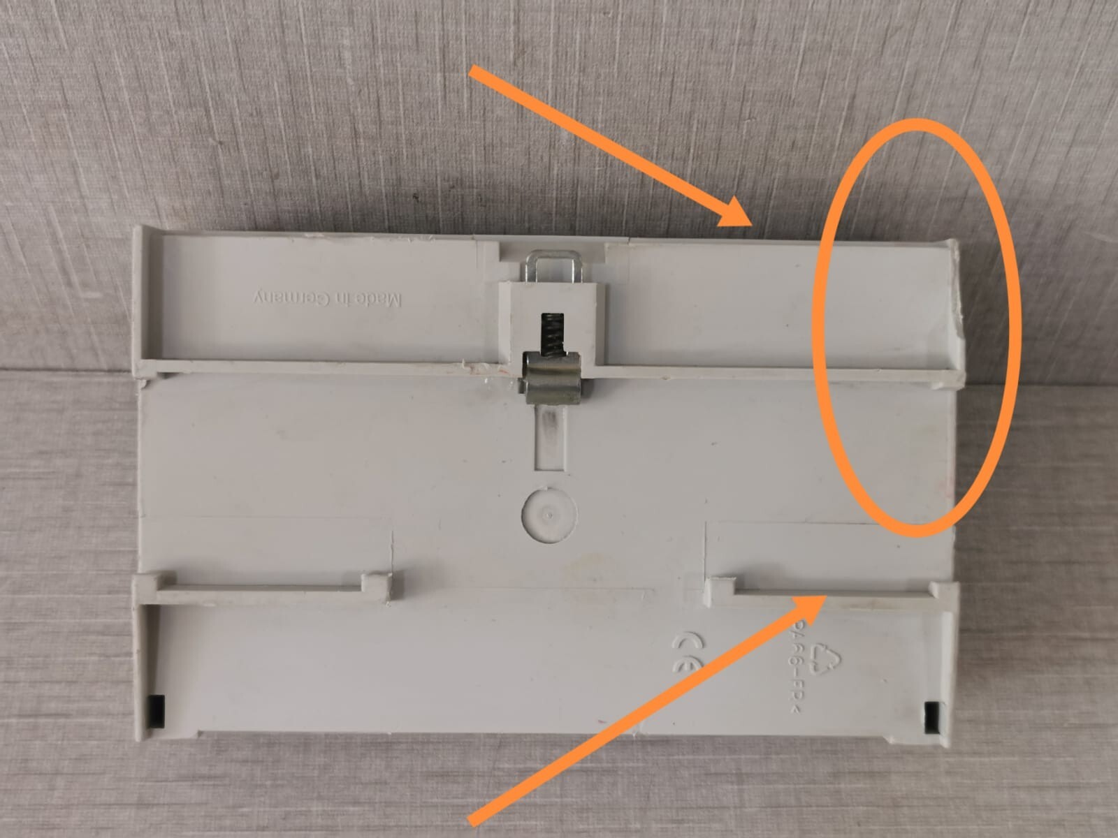 ABB 6197/12-101-500 ABB UD/S 4.210.2 UNIVERSAL DIMMING ACTUATOR 6197/12-101-500 9