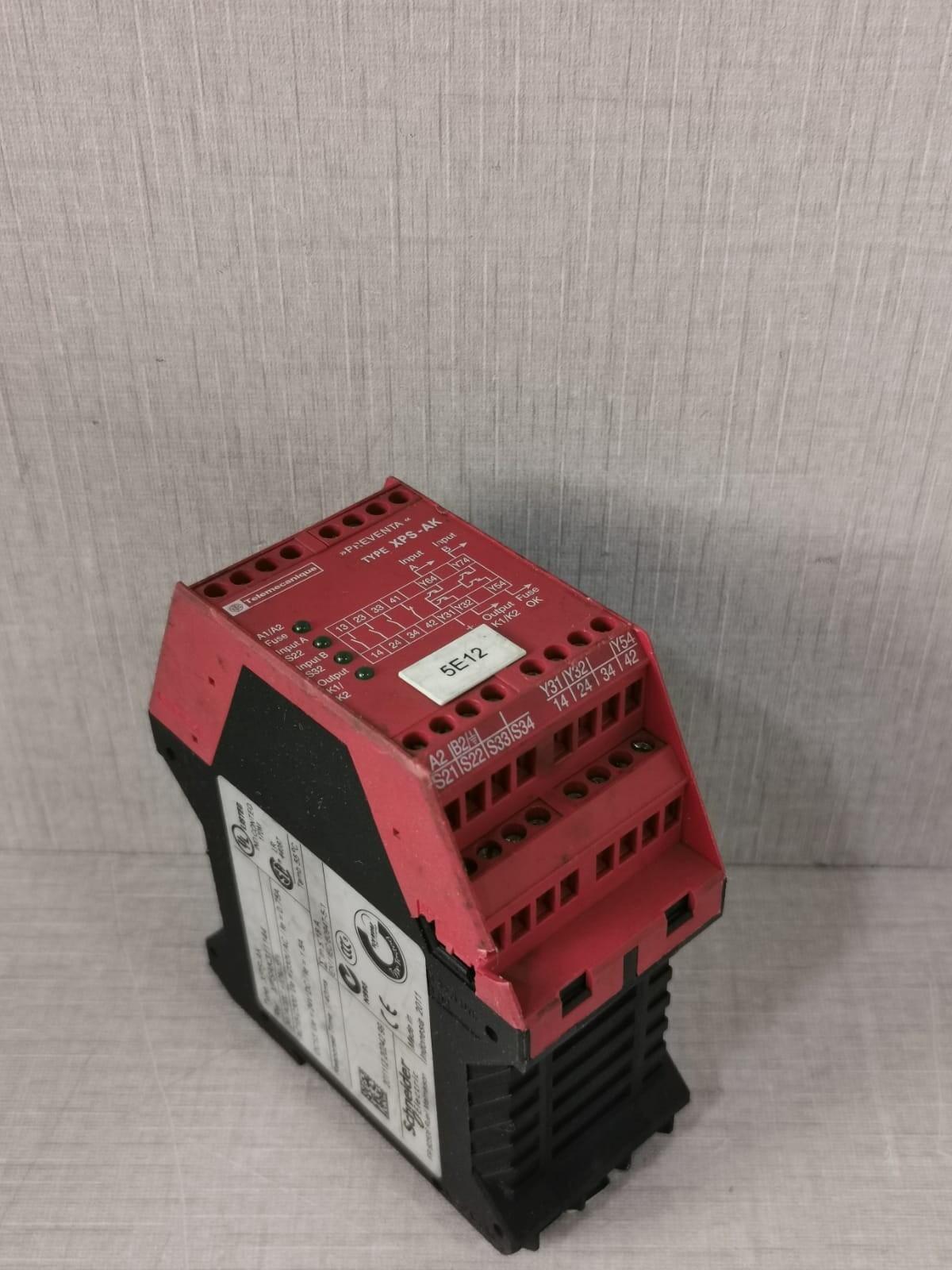 Schneider Electric XPSAK311144 Schneider Electric XPS-AK PREVENTA-Safety Relay XPSAK311144 9